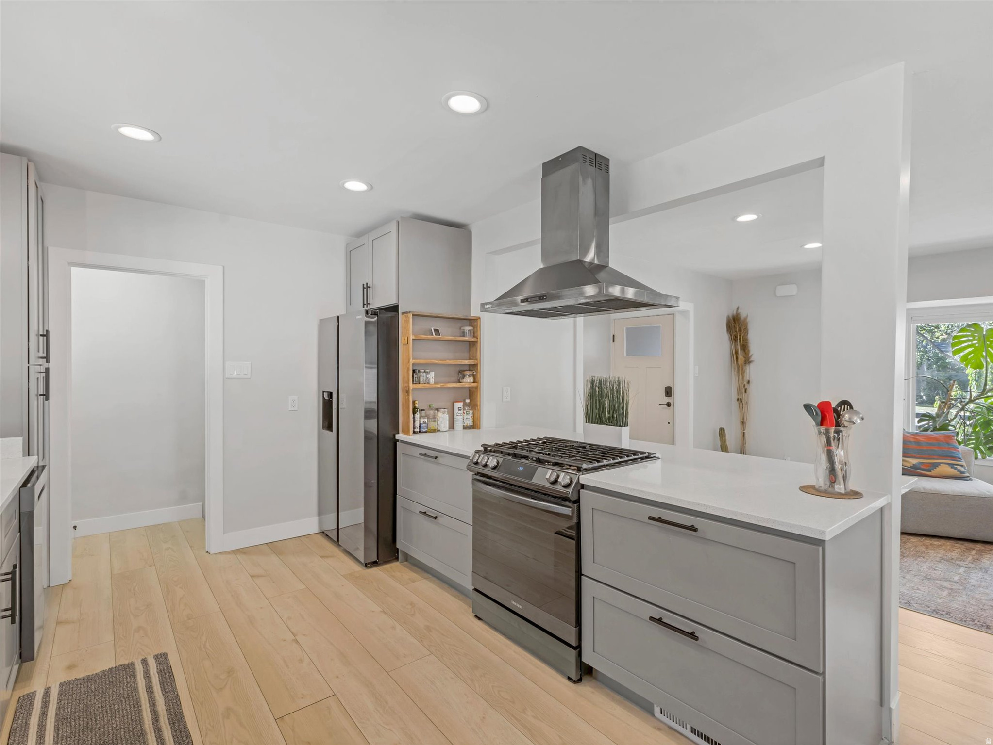 1028 E ELGIN AVE