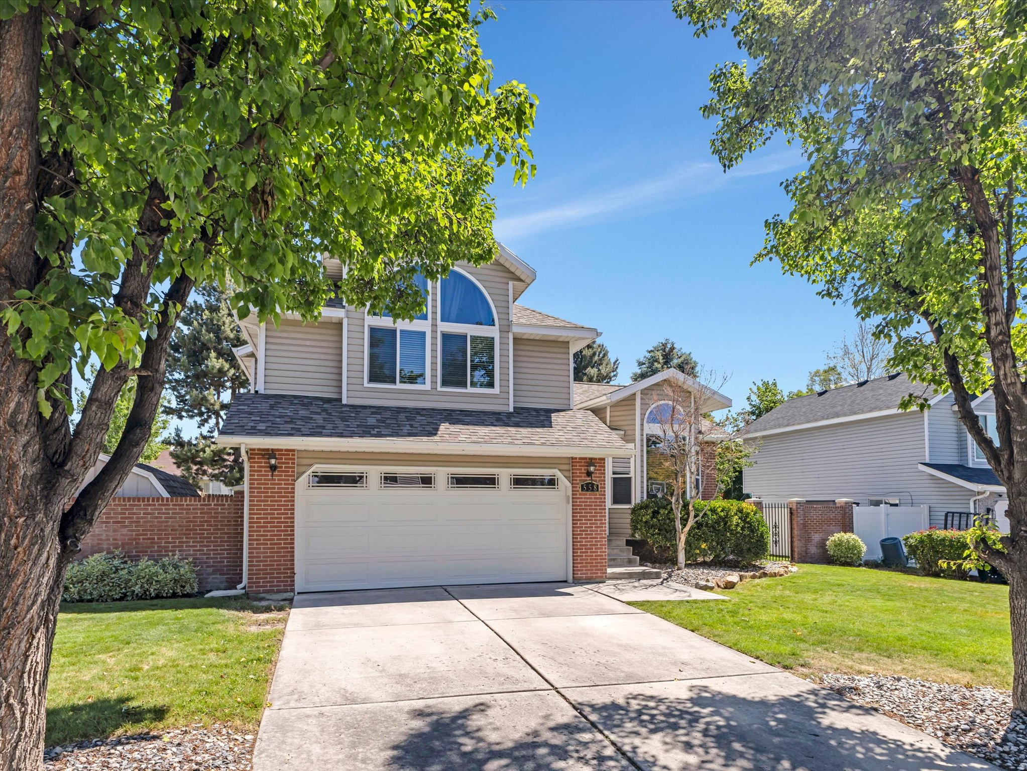 558 E CHERRY PLUM CT