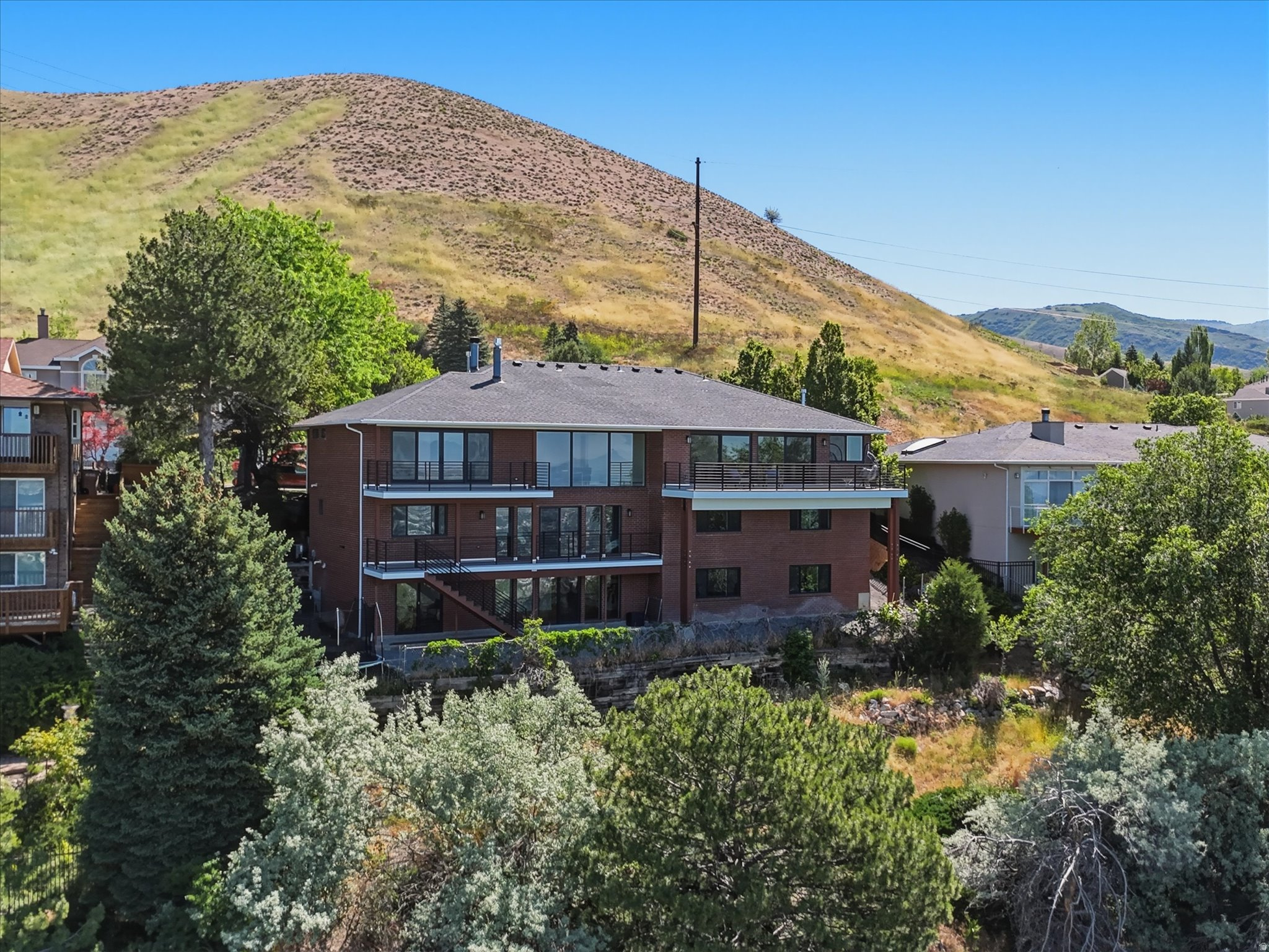 1038 E NORTHBONNEVILLE DR