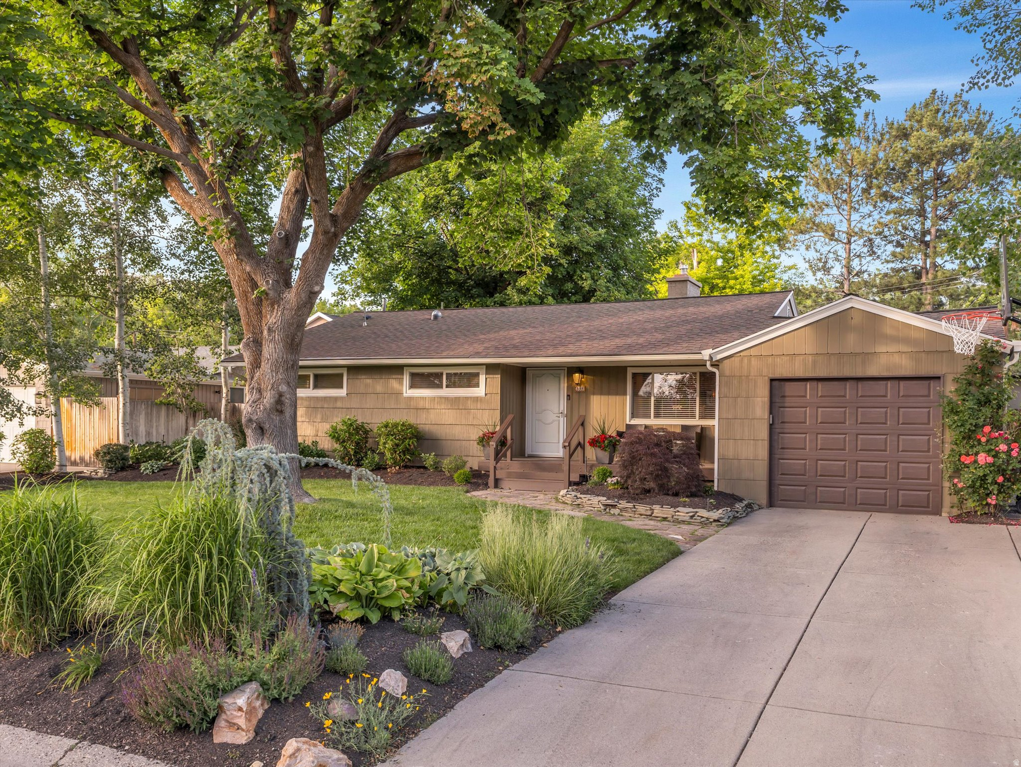 4333 S LARSON WAY