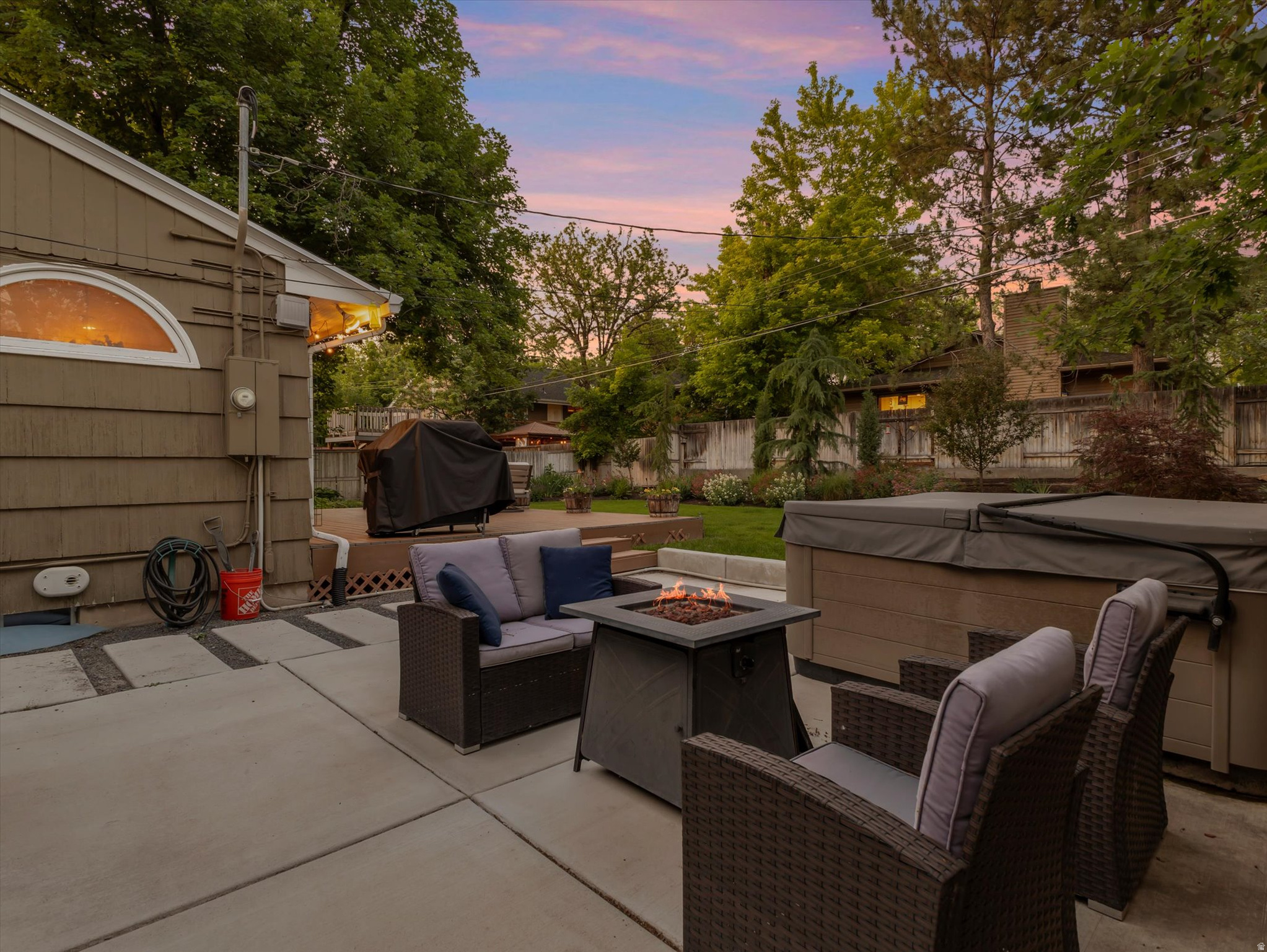 4333 S LARSON WAY