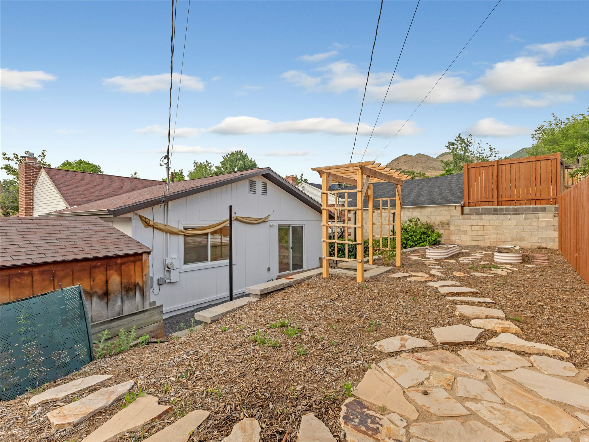 2504 E WILMINGTON AVE