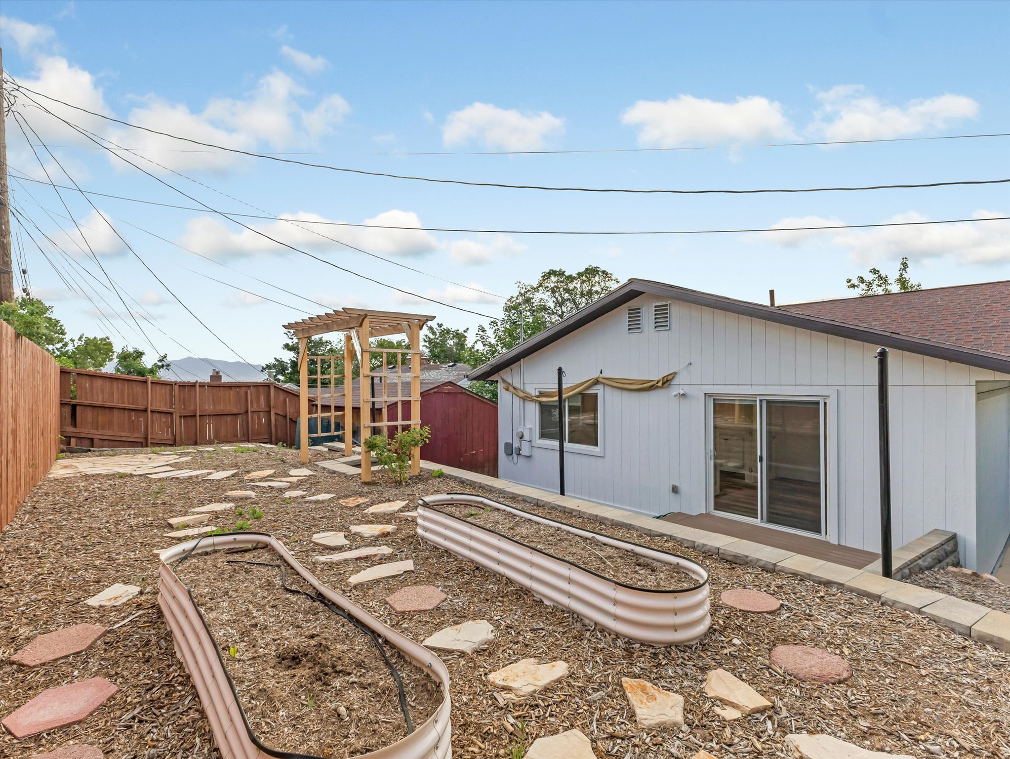 2504 E WILMINGTON AVE