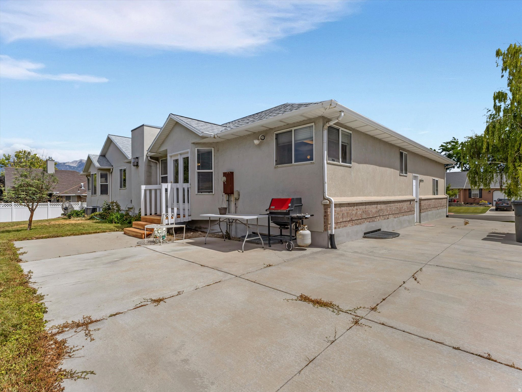2602 W SINGLETREE LN