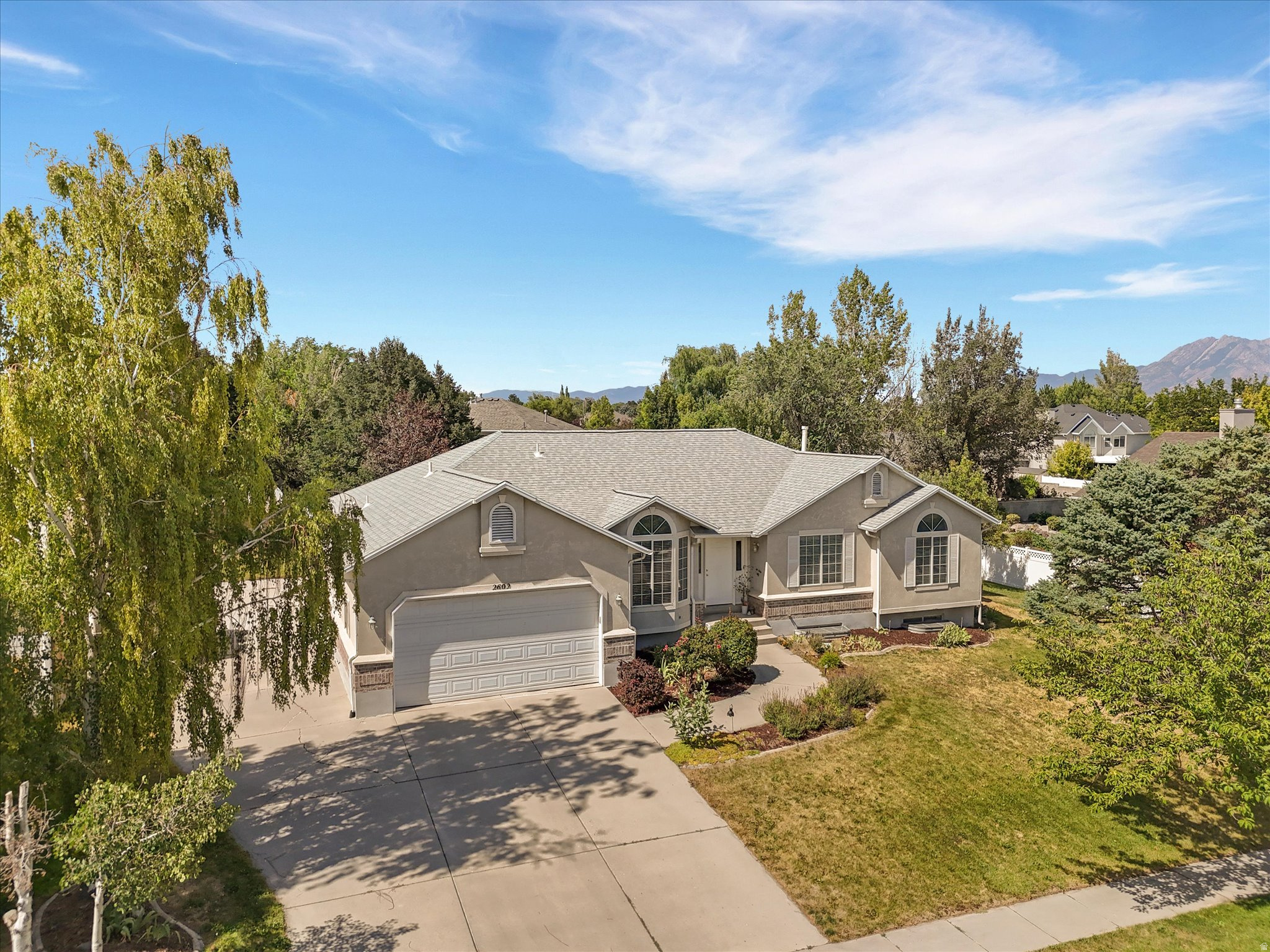 2602 W SINGLETREE LN