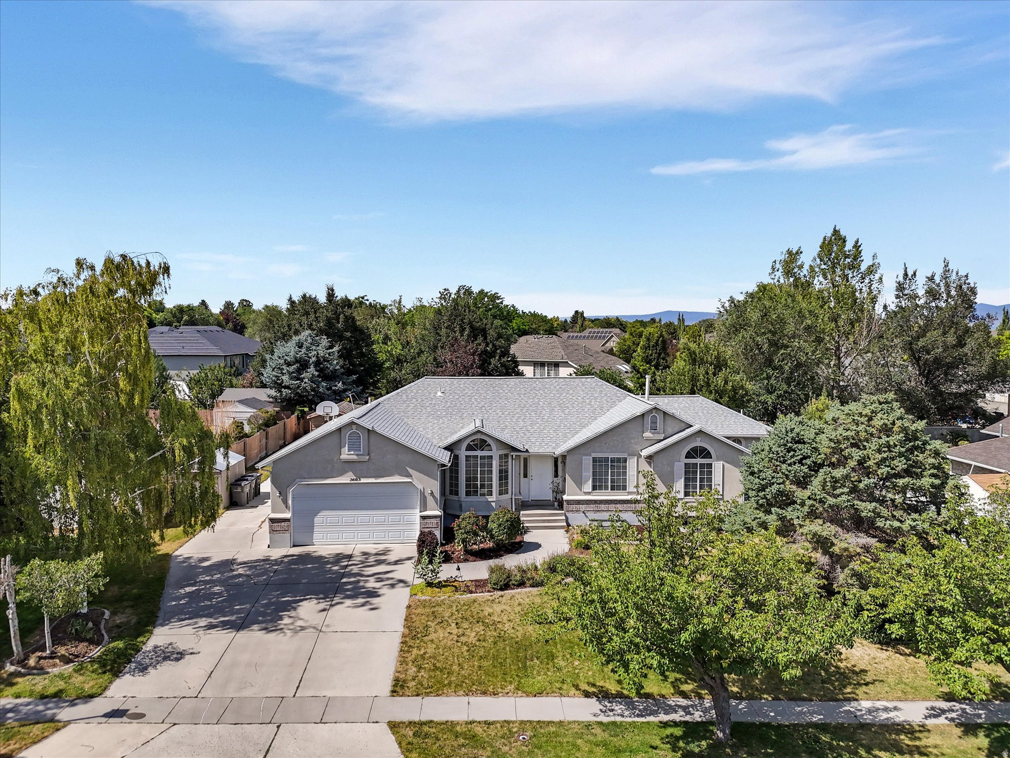 2602 W SINGLETREE LN