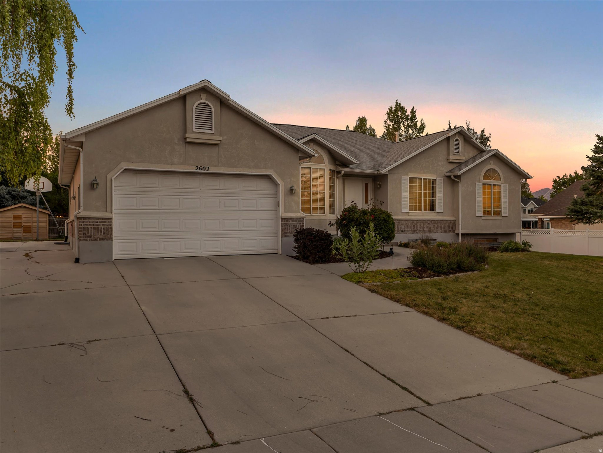 2602 W SINGLETREE LN