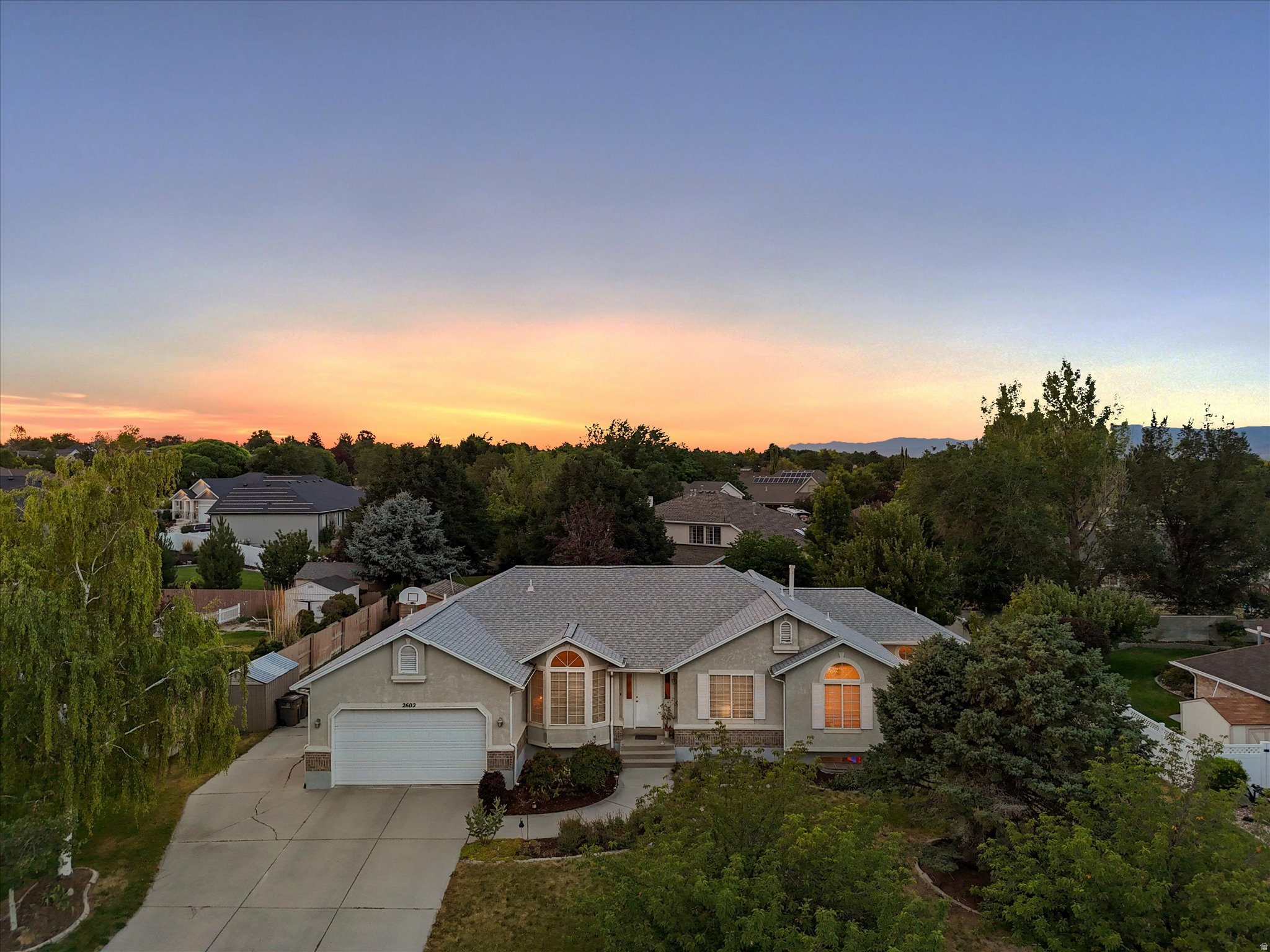 2602 W SINGLETREE LN