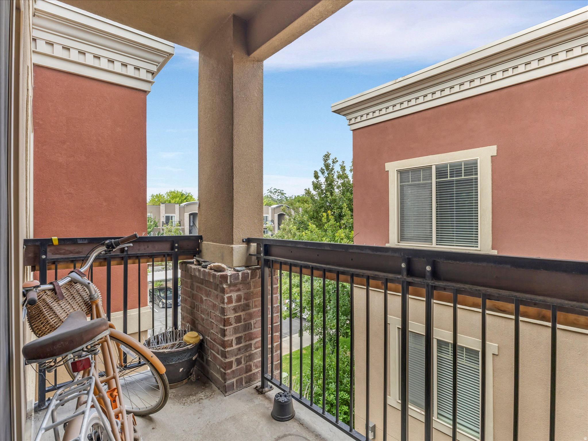190 E BELMONT AVE #9