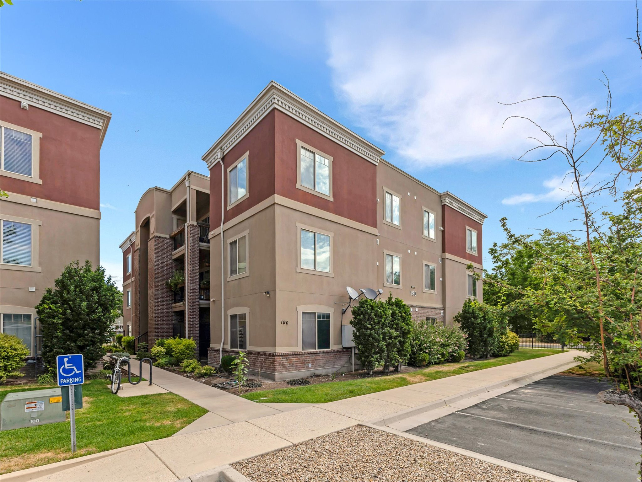 190 E BELMONT AVE #9