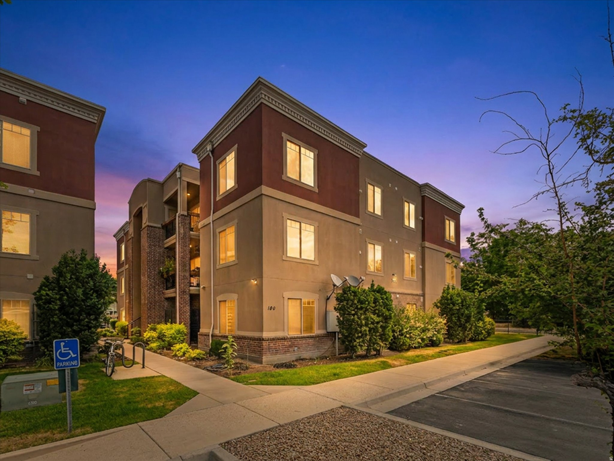 190 E BELMONT AVE #9