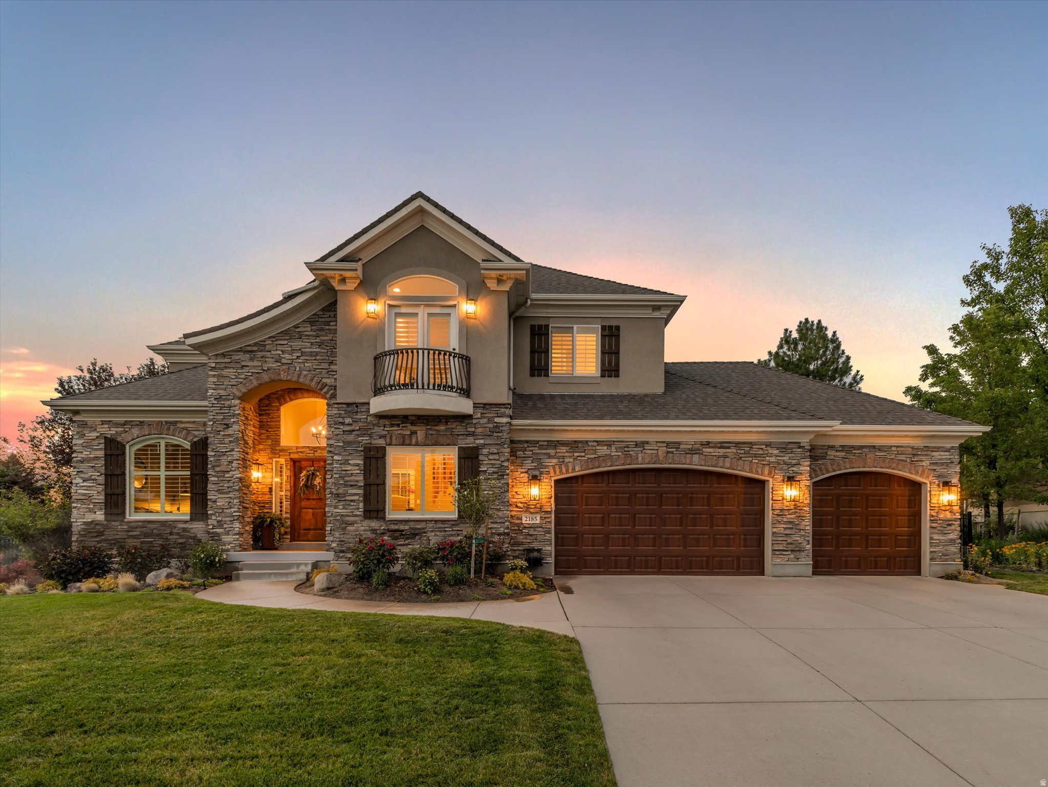 2185 E CATANIA DR