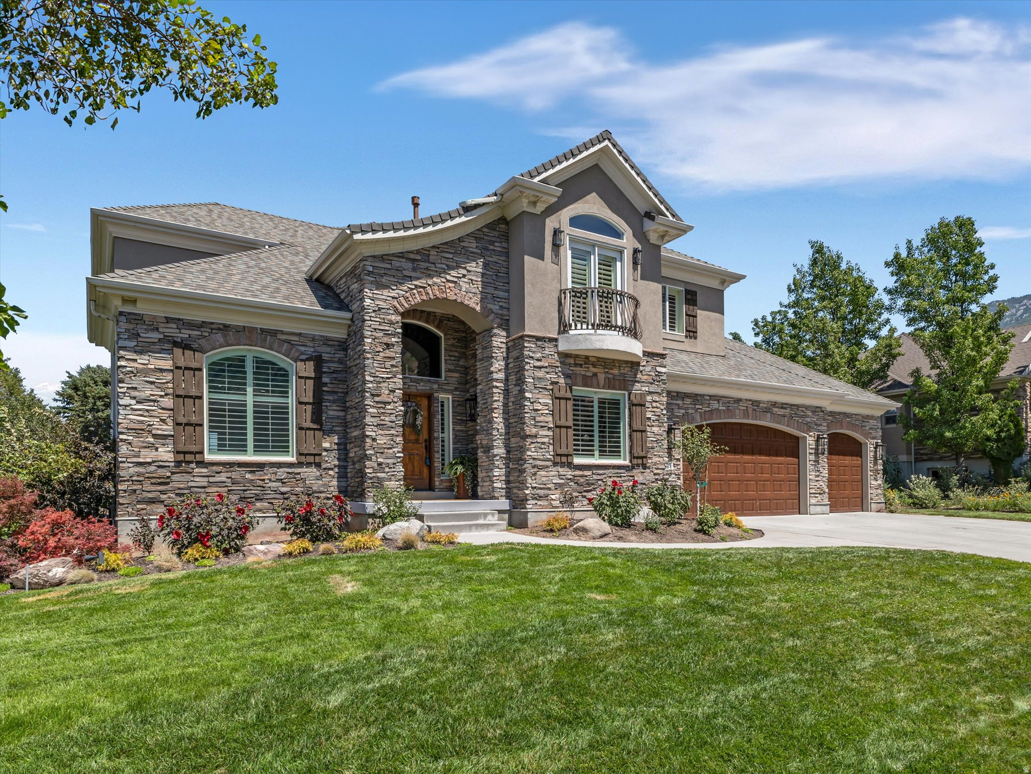 2185 E CATANIA DR