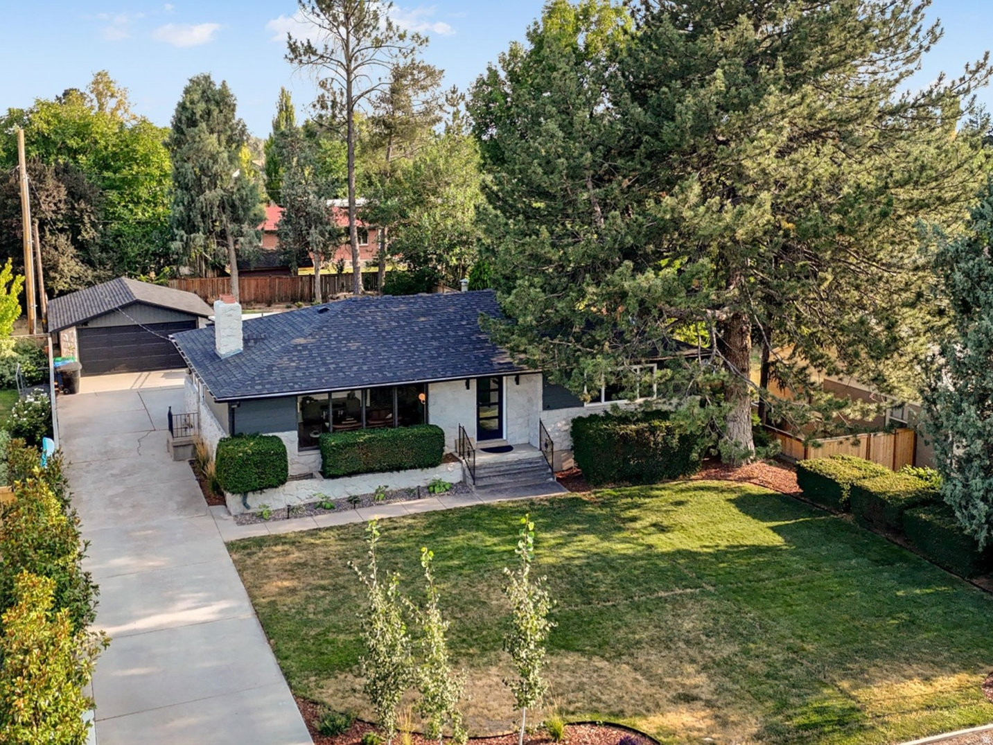 1550 E TREEVIEW DR