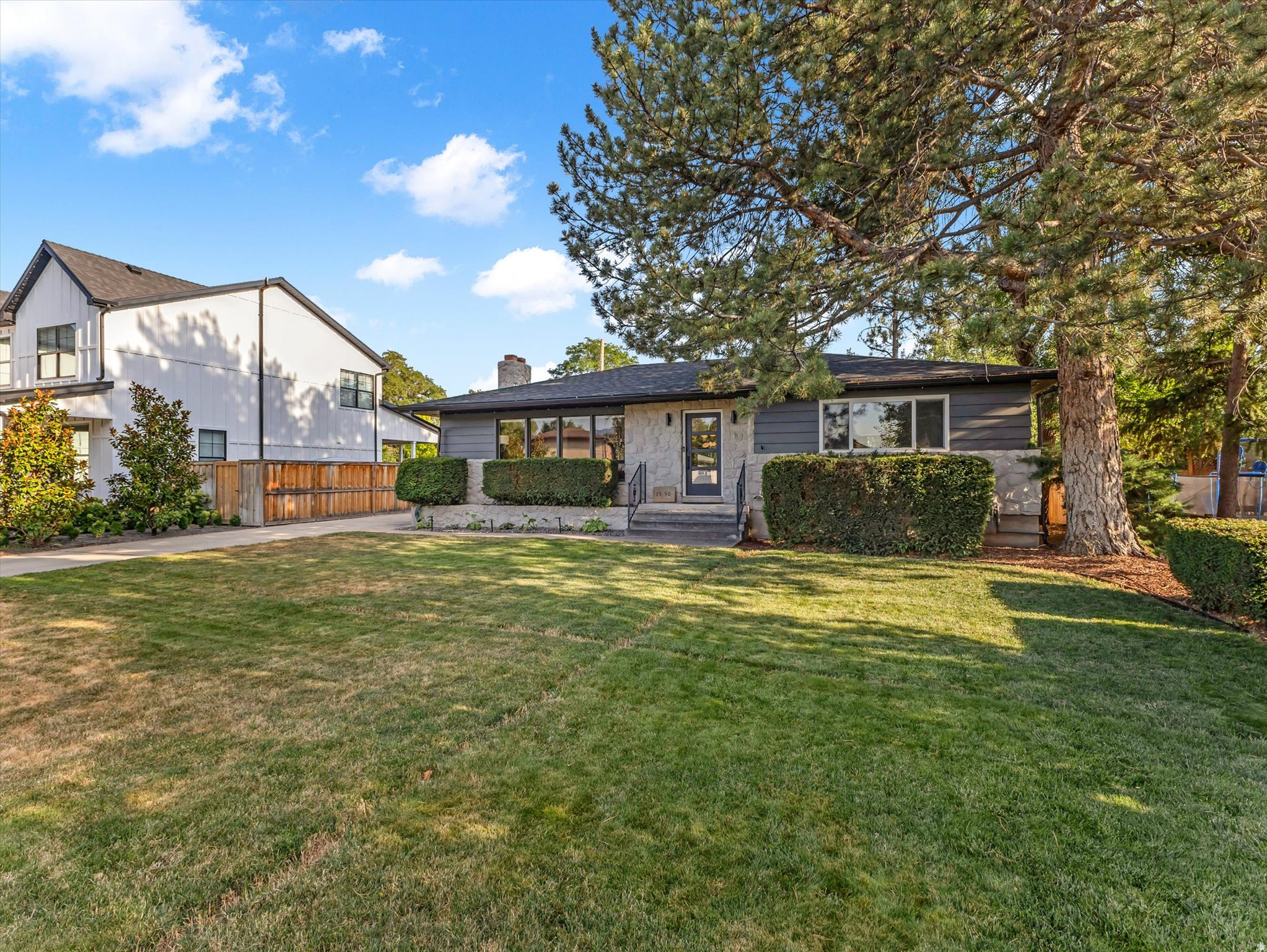 1550 E TREEVIEW DR