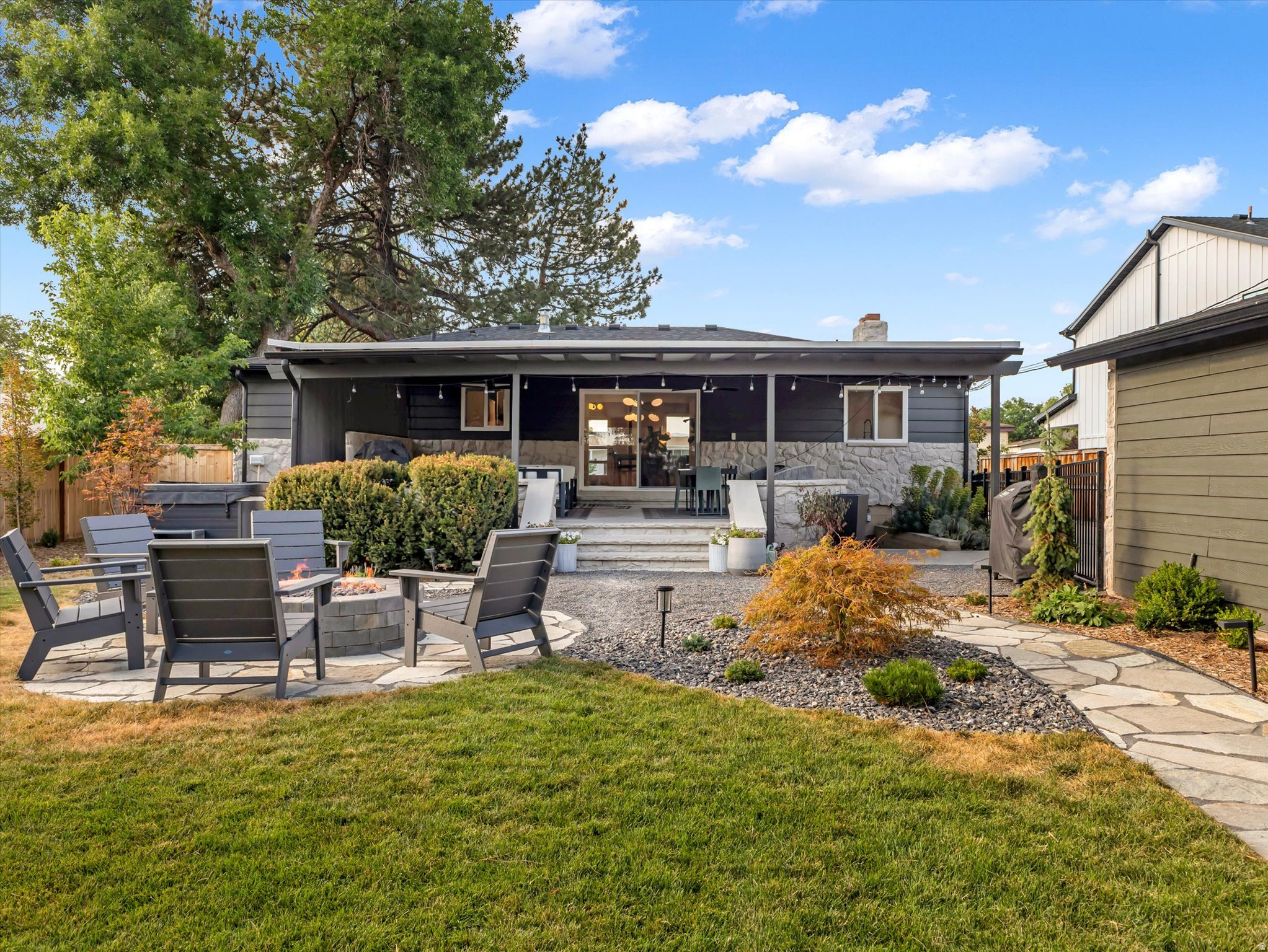 1550 E TREEVIEW DR