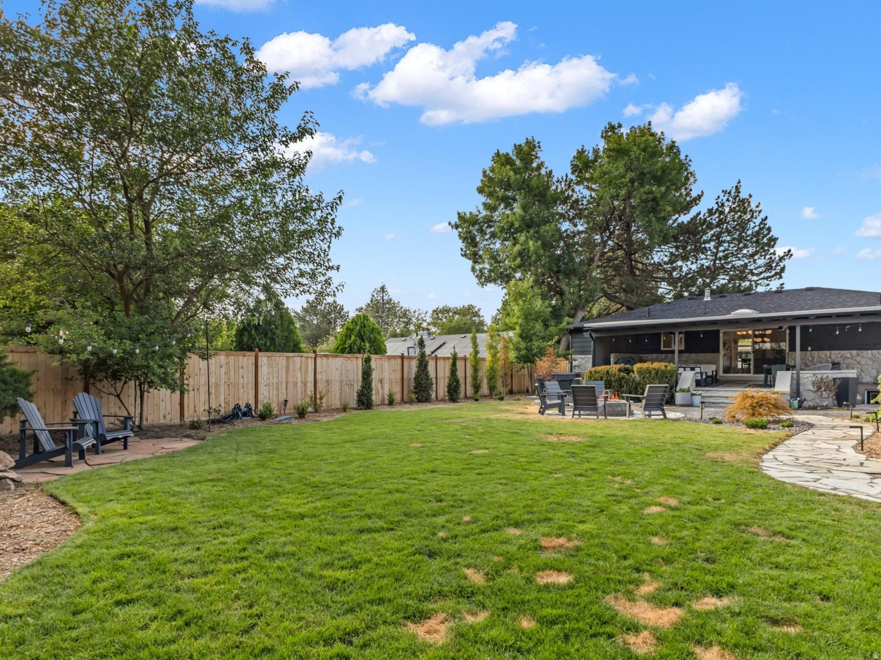 1550 E TREEVIEW DR