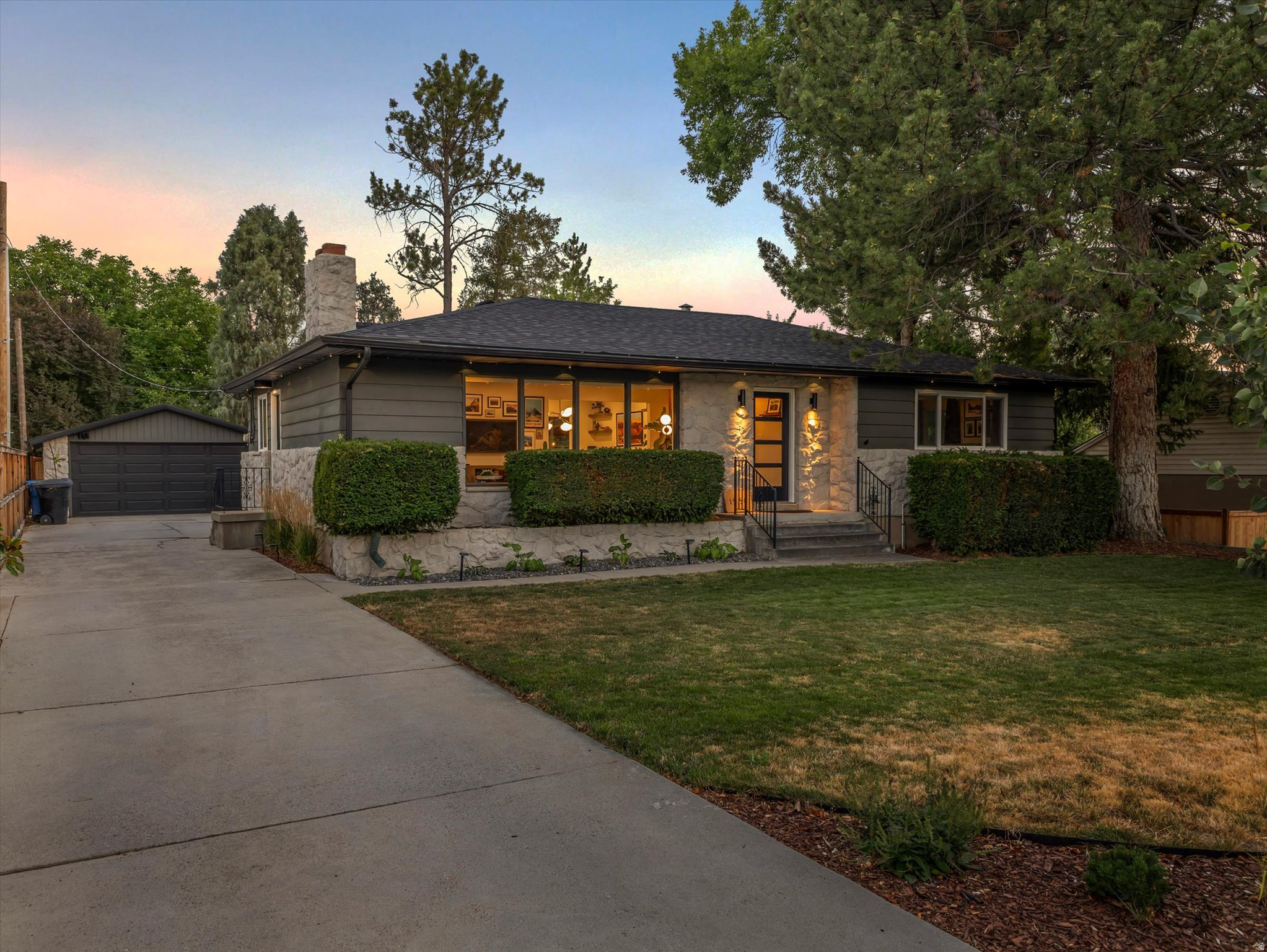 1550 E TREEVIEW DR