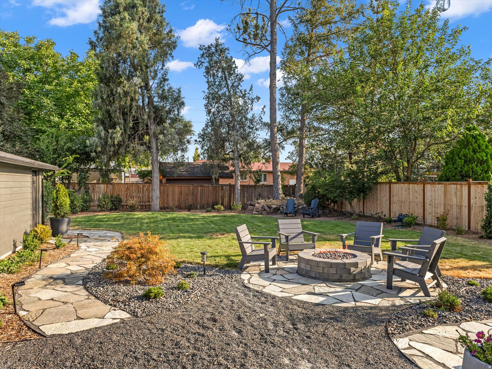 1550 E TREEVIEW DR