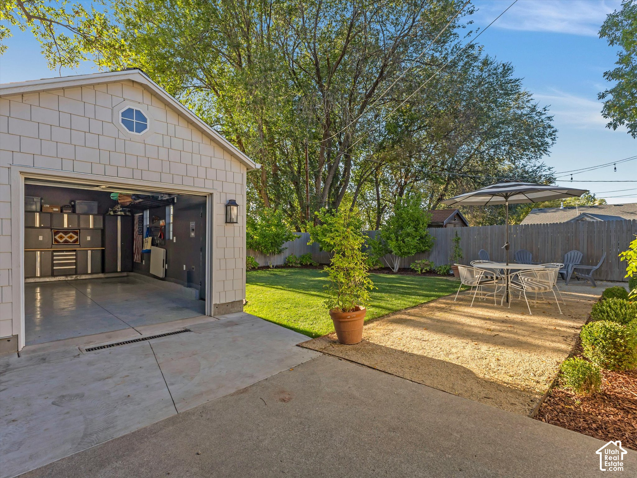 2938 S HUDSON CIR