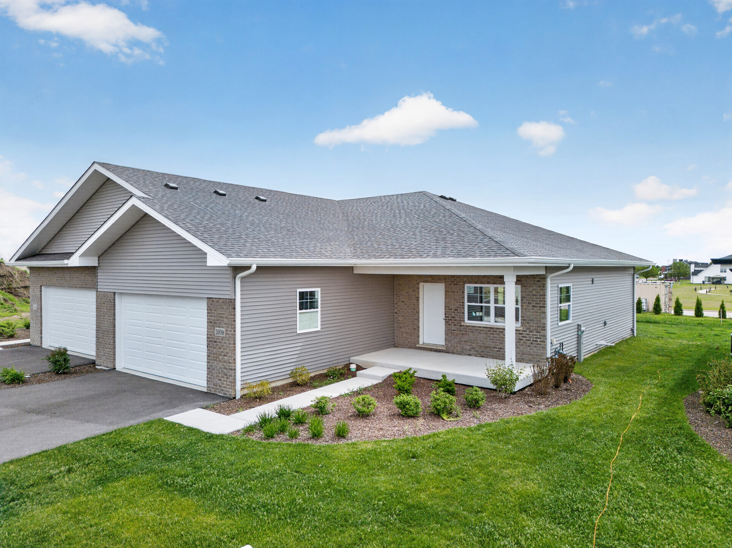 2039 Isabella Lane
