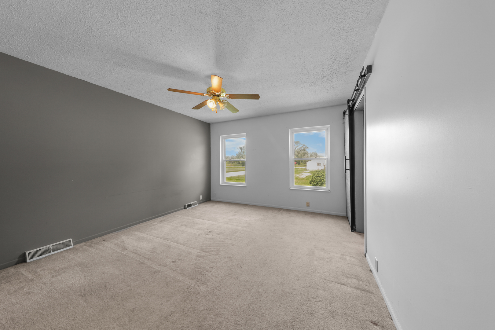40 E Livingston Street