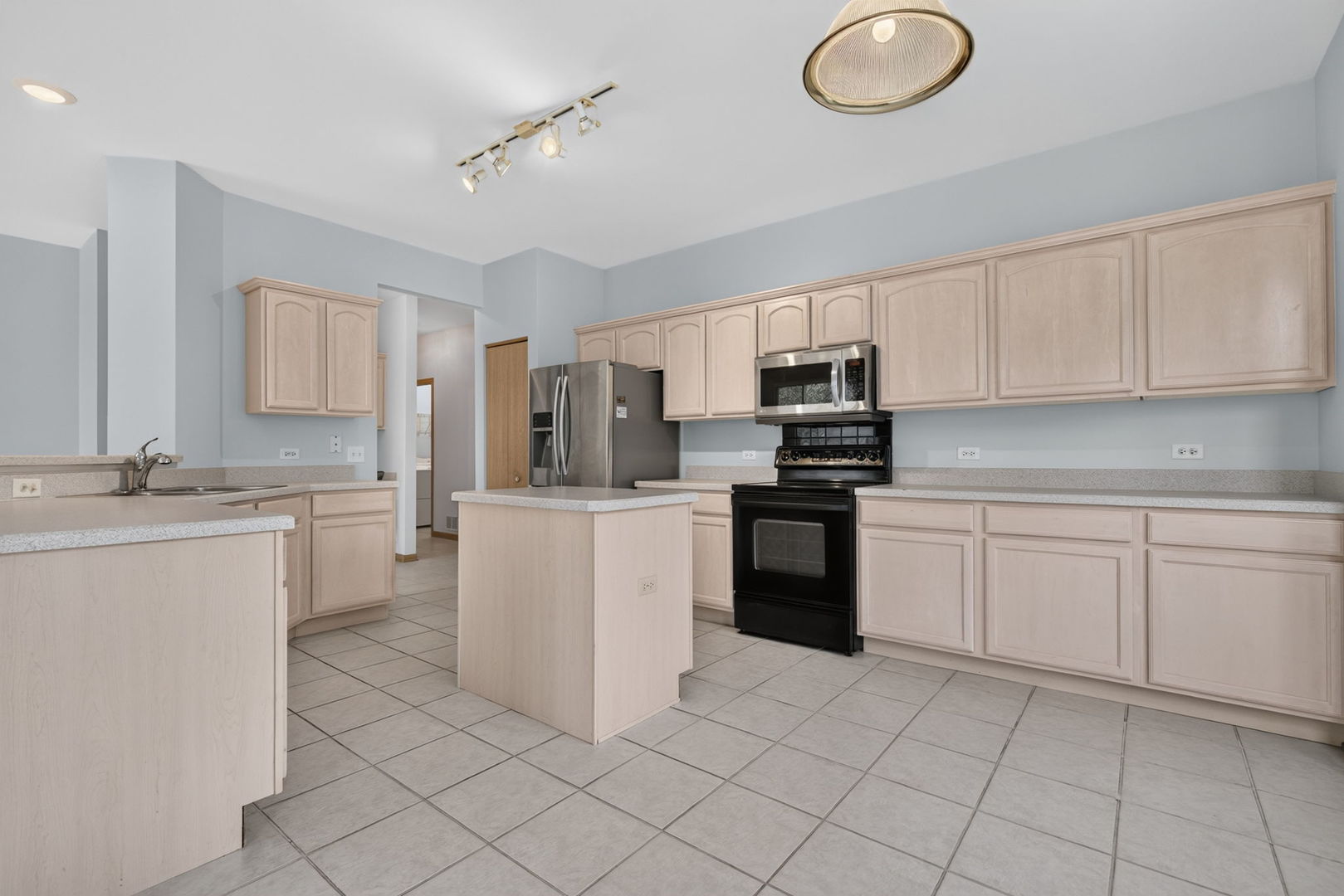 630 Saugatuk Circle