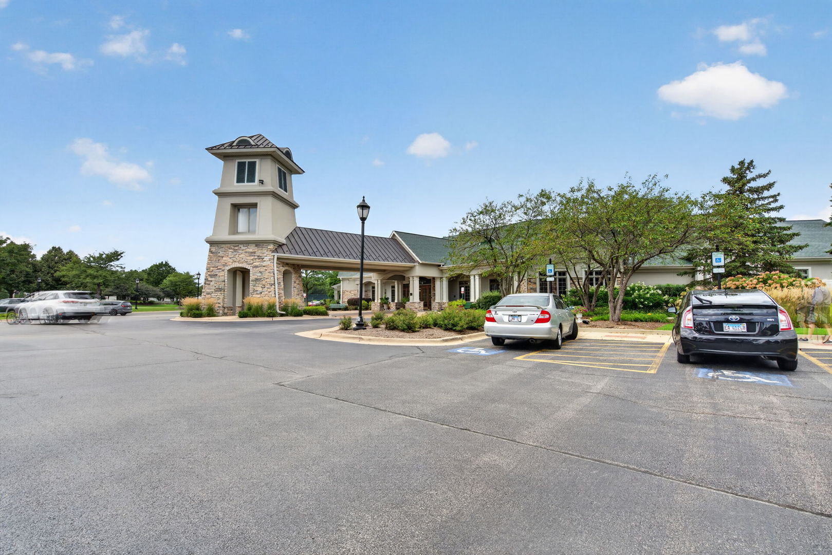 630 Saugatuk Circle