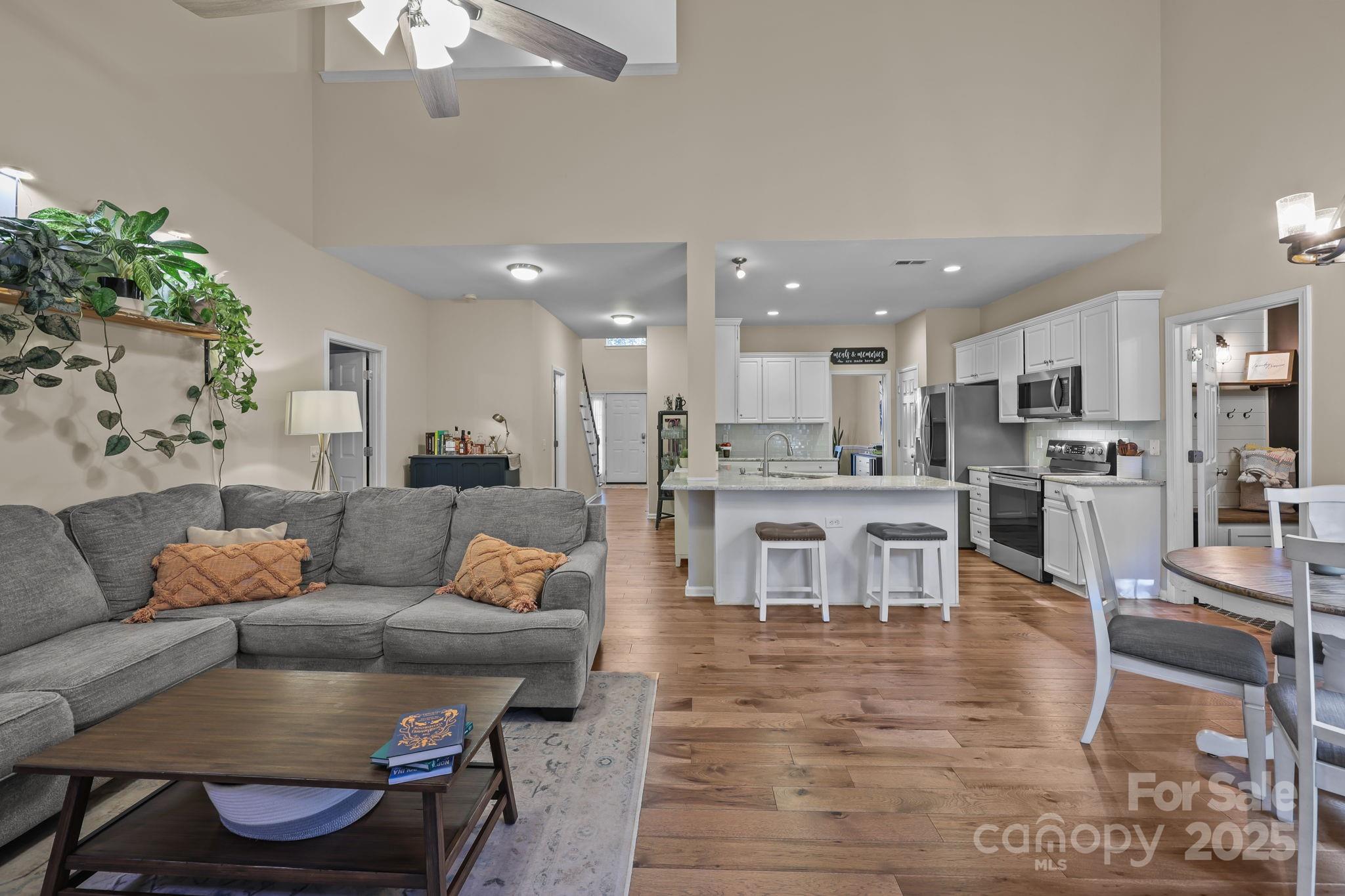 597 NW Gatsby Place NW