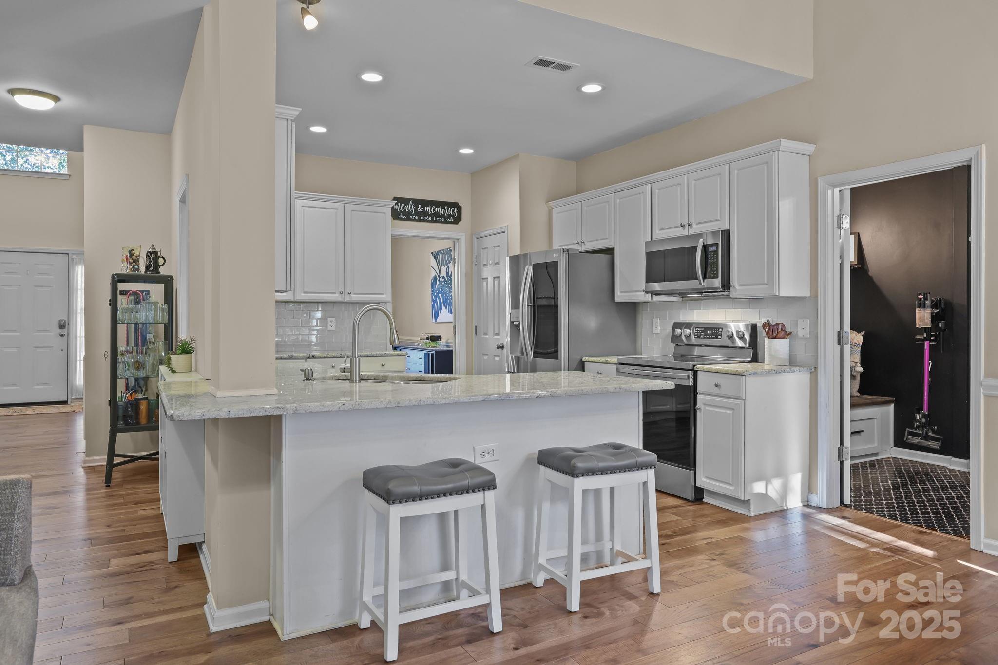 597 NW Gatsby Place NW