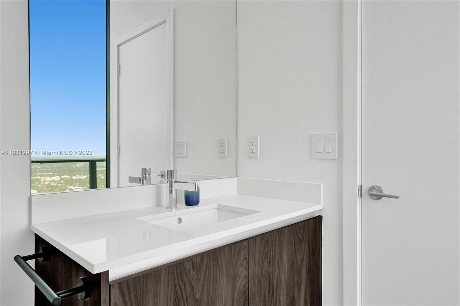 480 NE 31st St Unit: PH5004