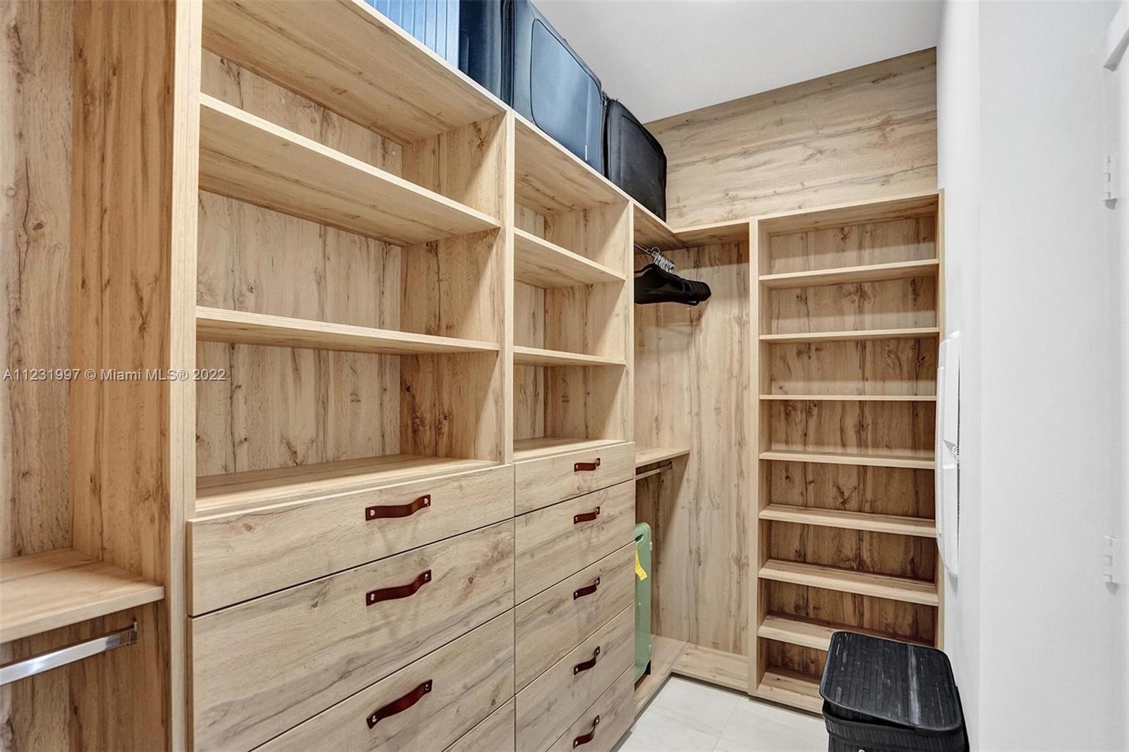 480 NE 31st St Unit: PH5004