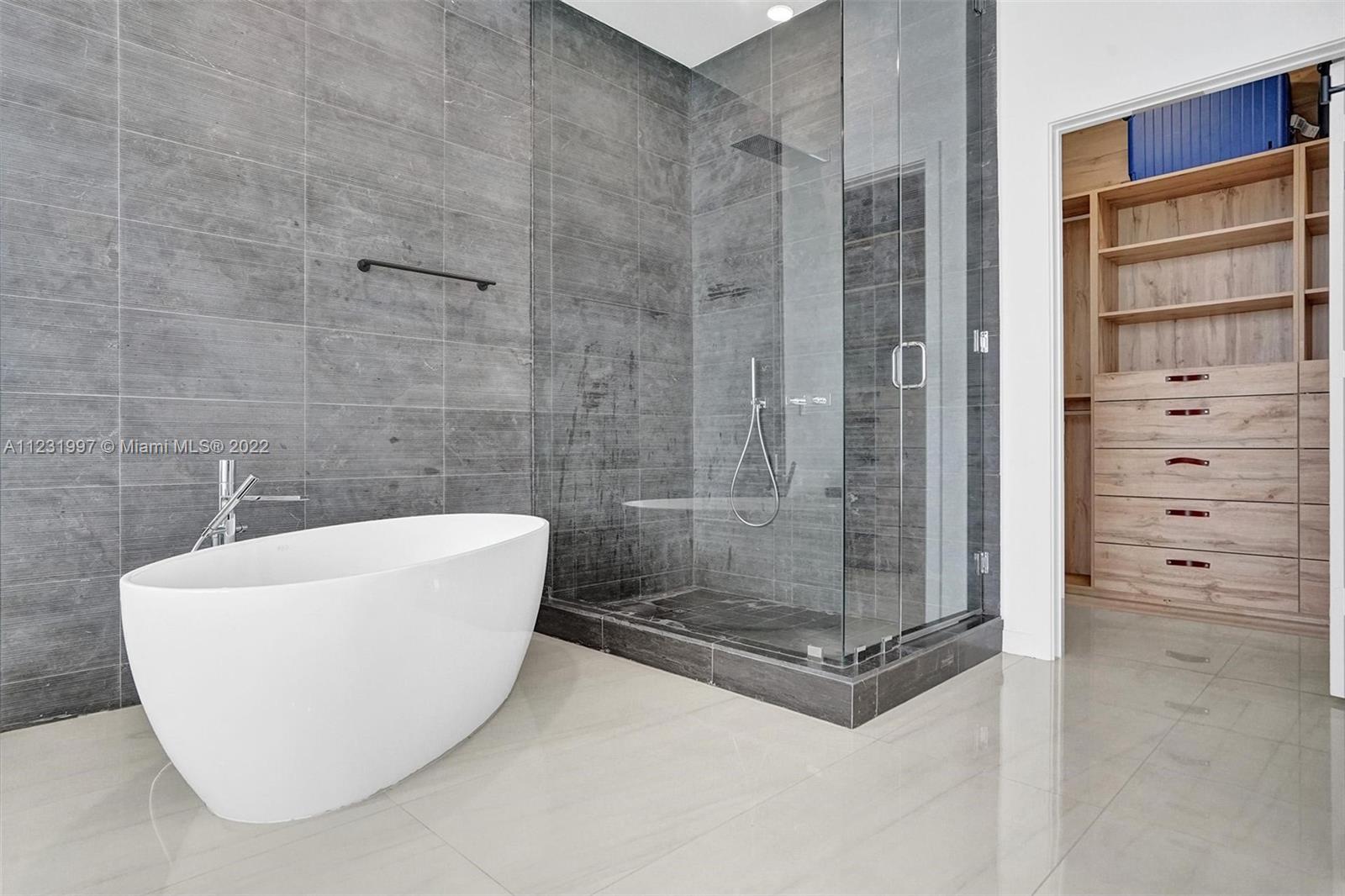 480 NE 31st St Unit: PH5004