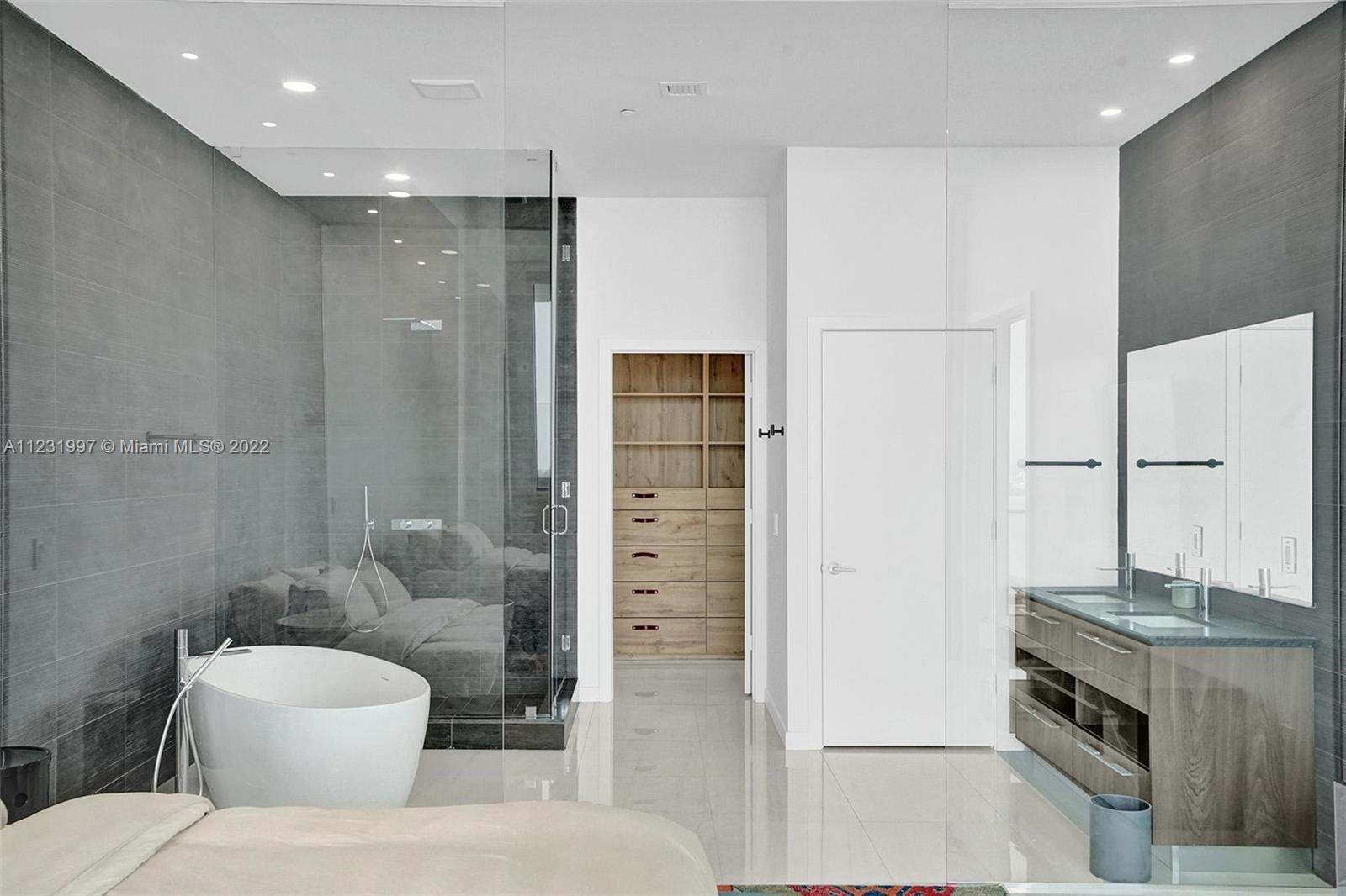 480 NE 31st St Unit: PH5004