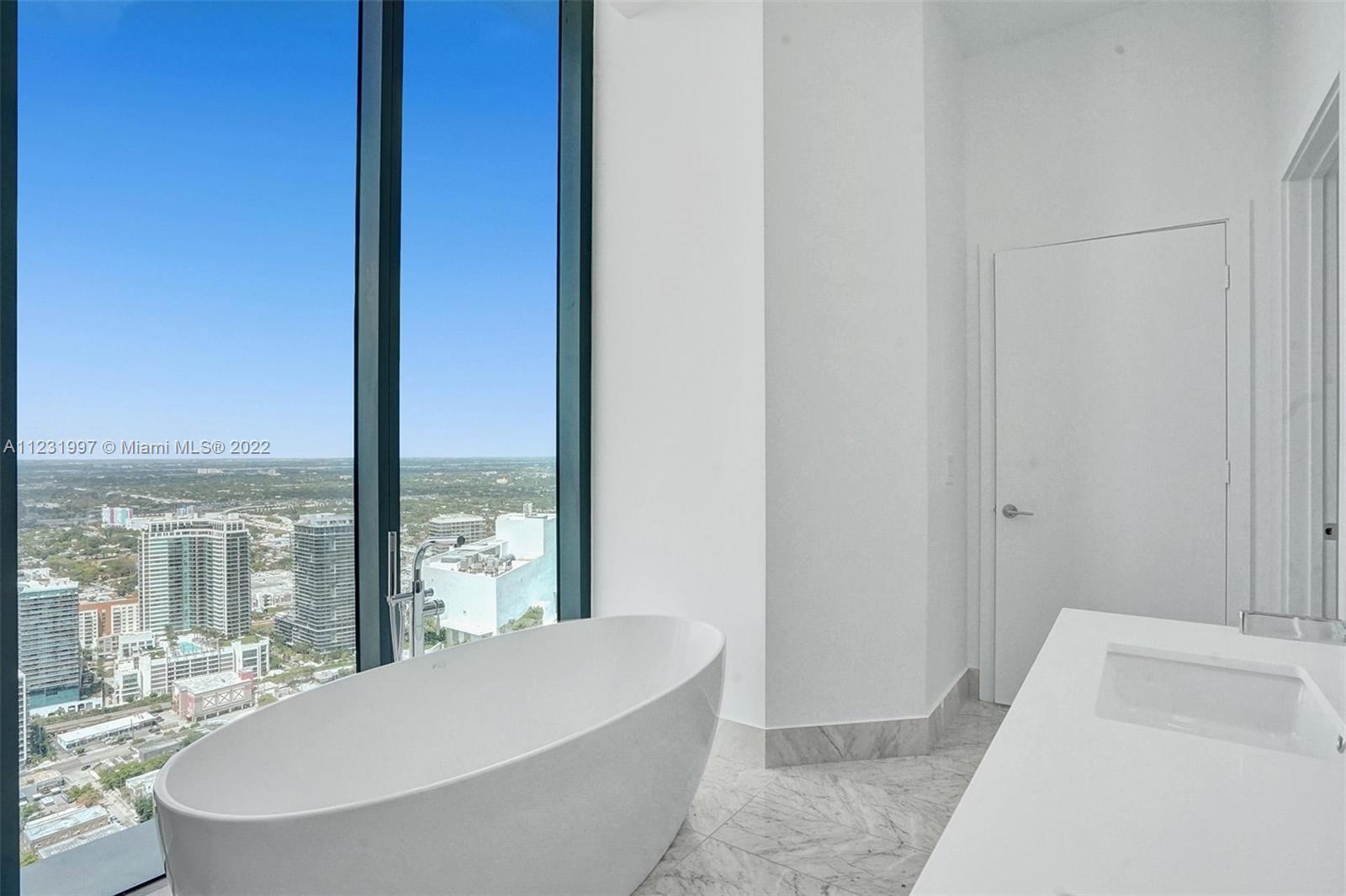 480 NE 31st St Unit: PH5004