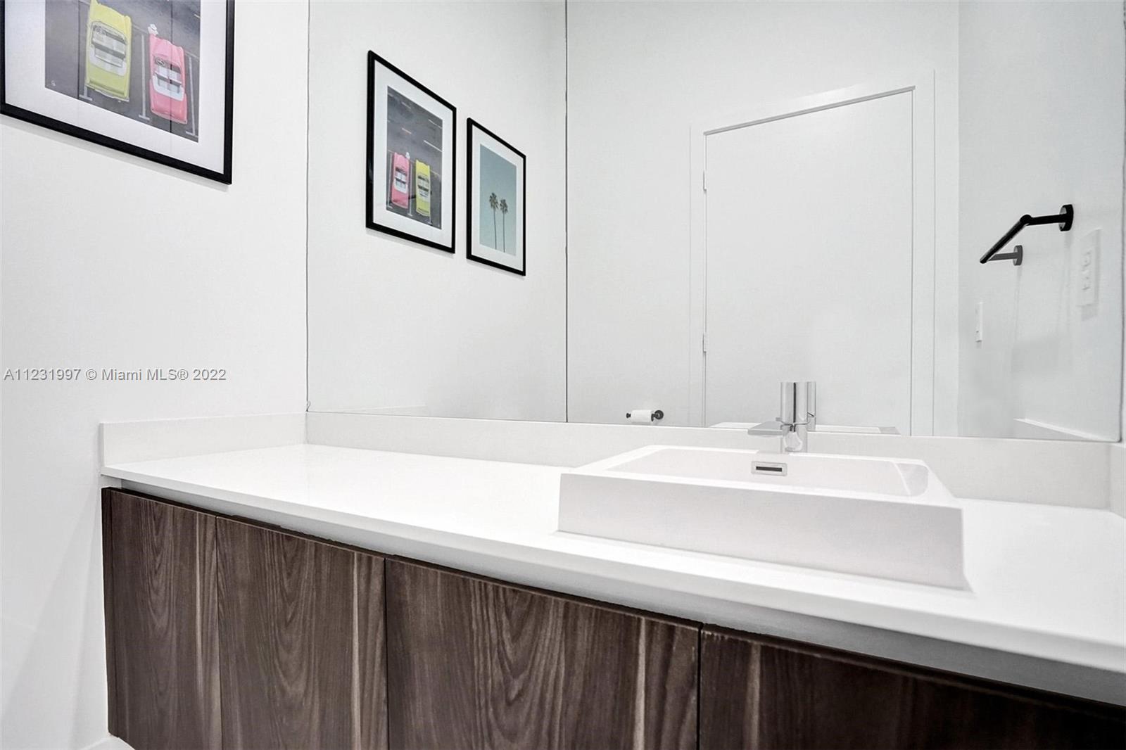 480 NE 31st St Unit: PH5004