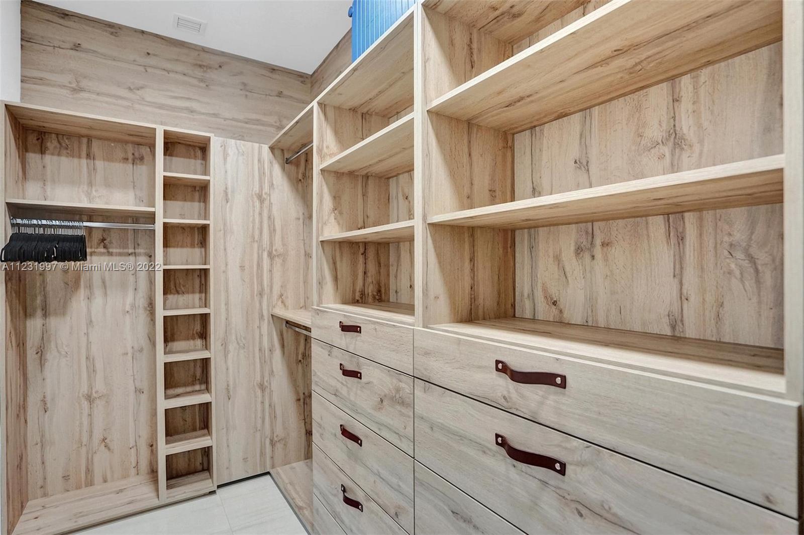 480 NE 31st St Unit: PH5004