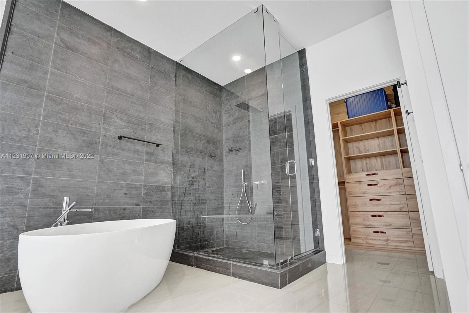 480 NE 31st St Unit: PH5004