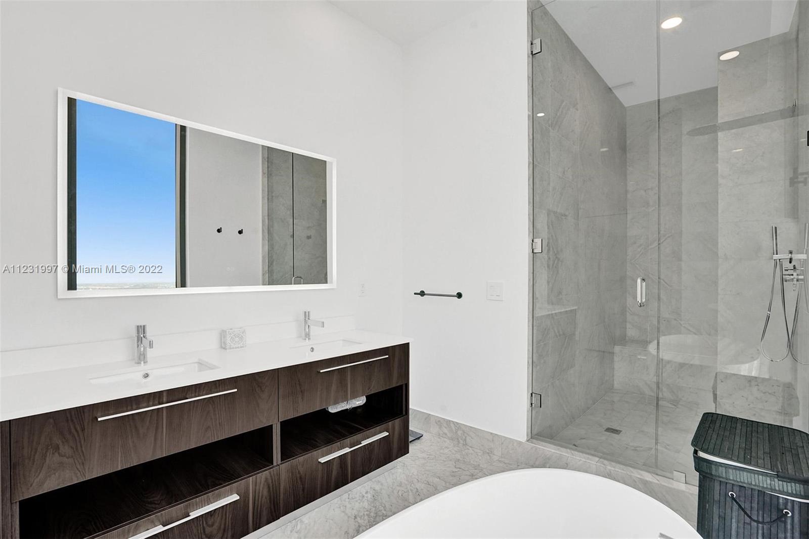480 NE 31st St Unit: PH5004