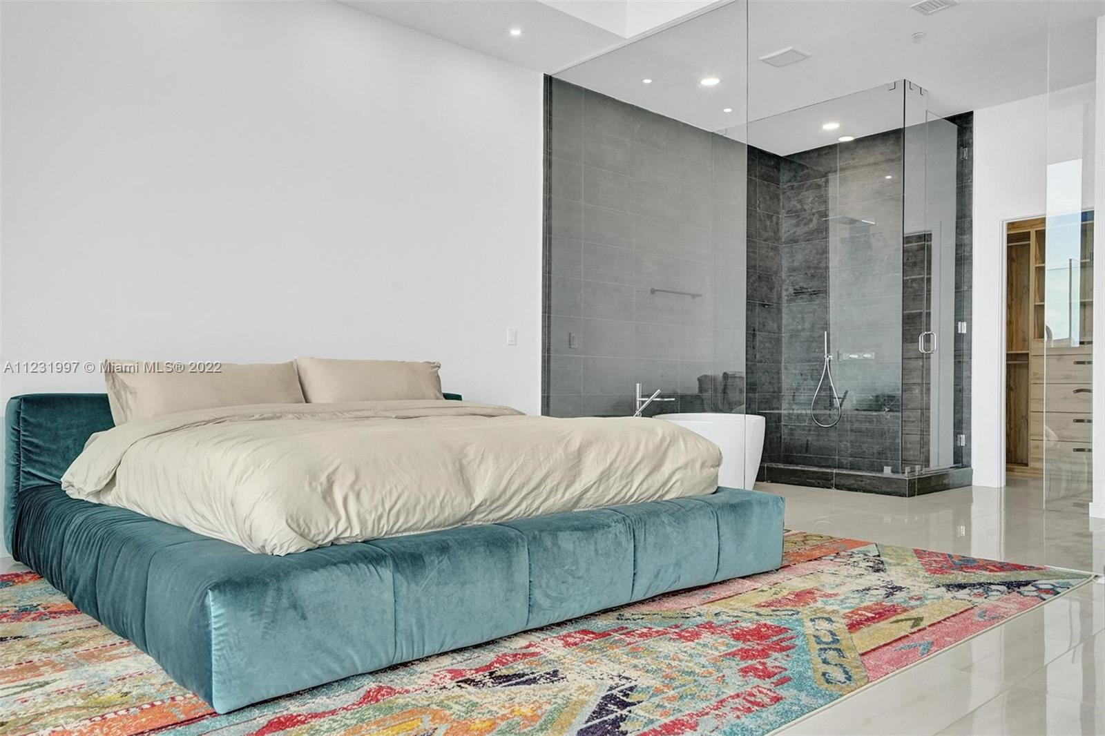 480 NE 31st St Unit: PH5004