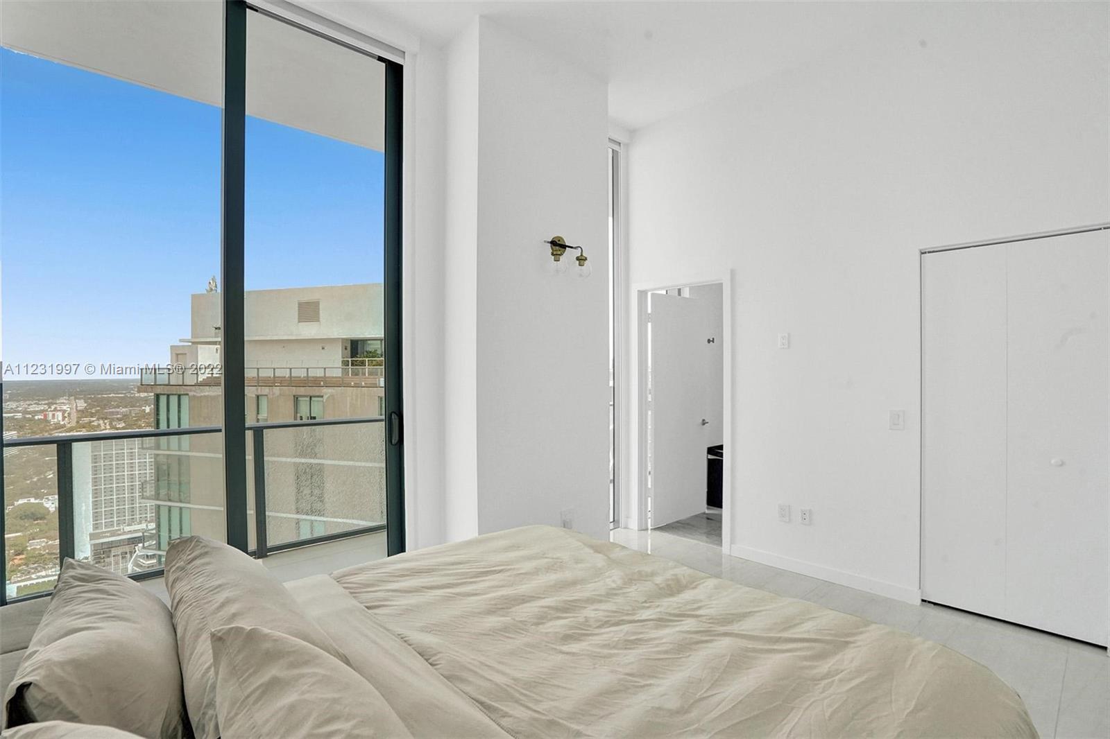 480 NE 31st St Unit: PH5004