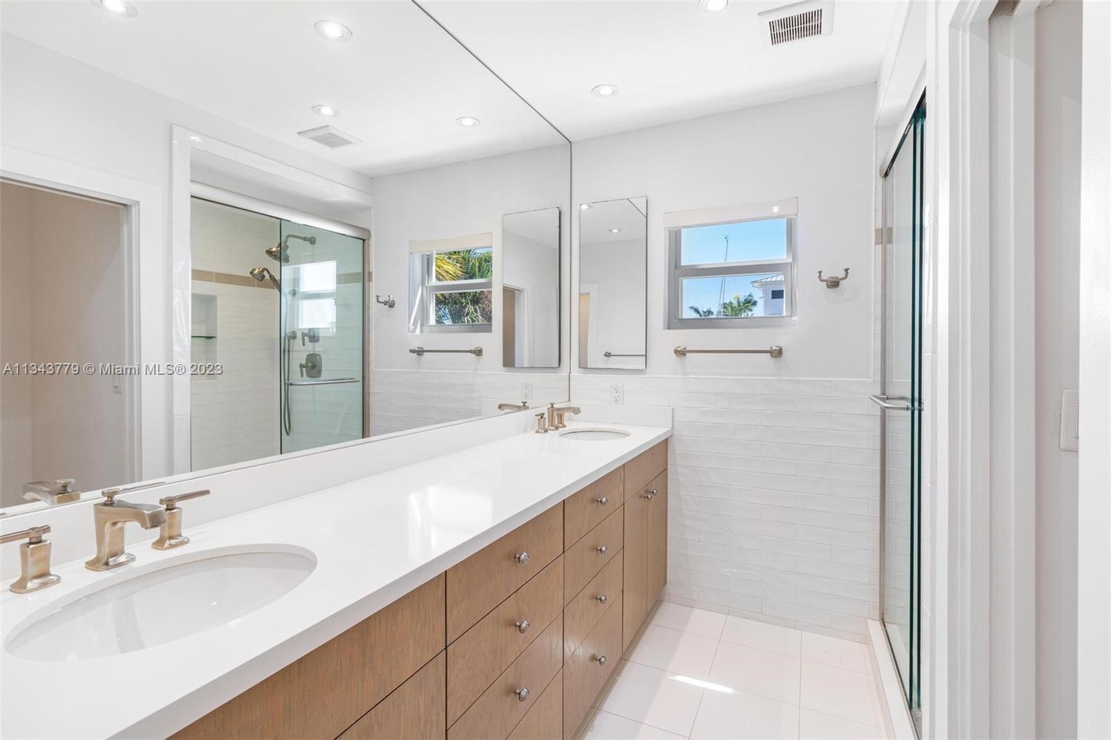 166 Harbor Dr Unit: 1A
