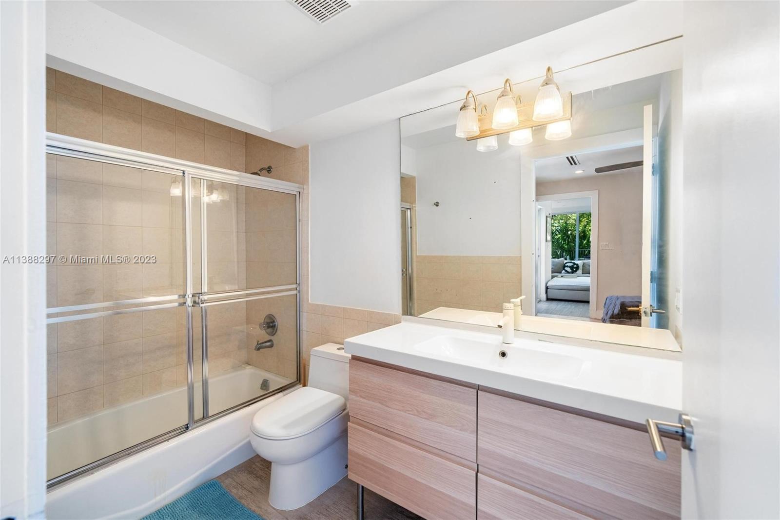 525 Ridgewood Rd