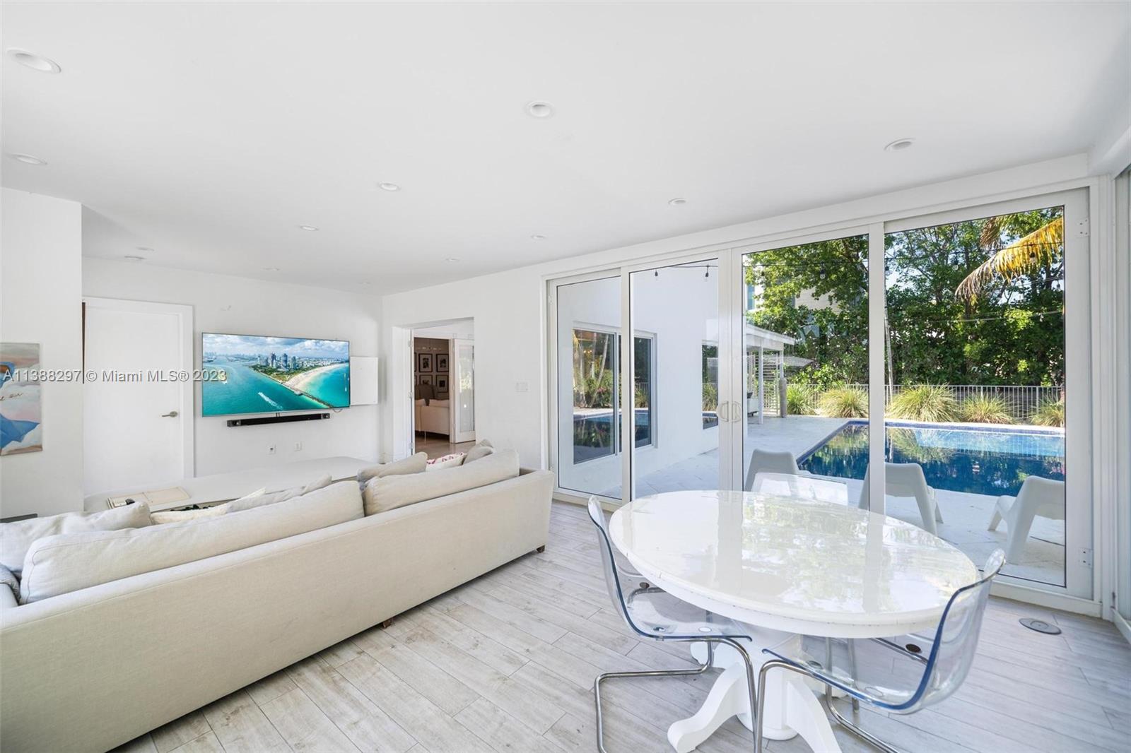 525 Ridgewood Rd