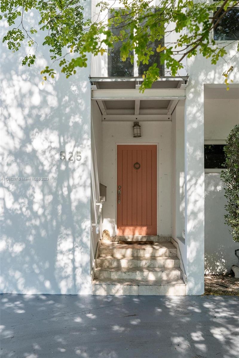 525 Ridgewood Rd