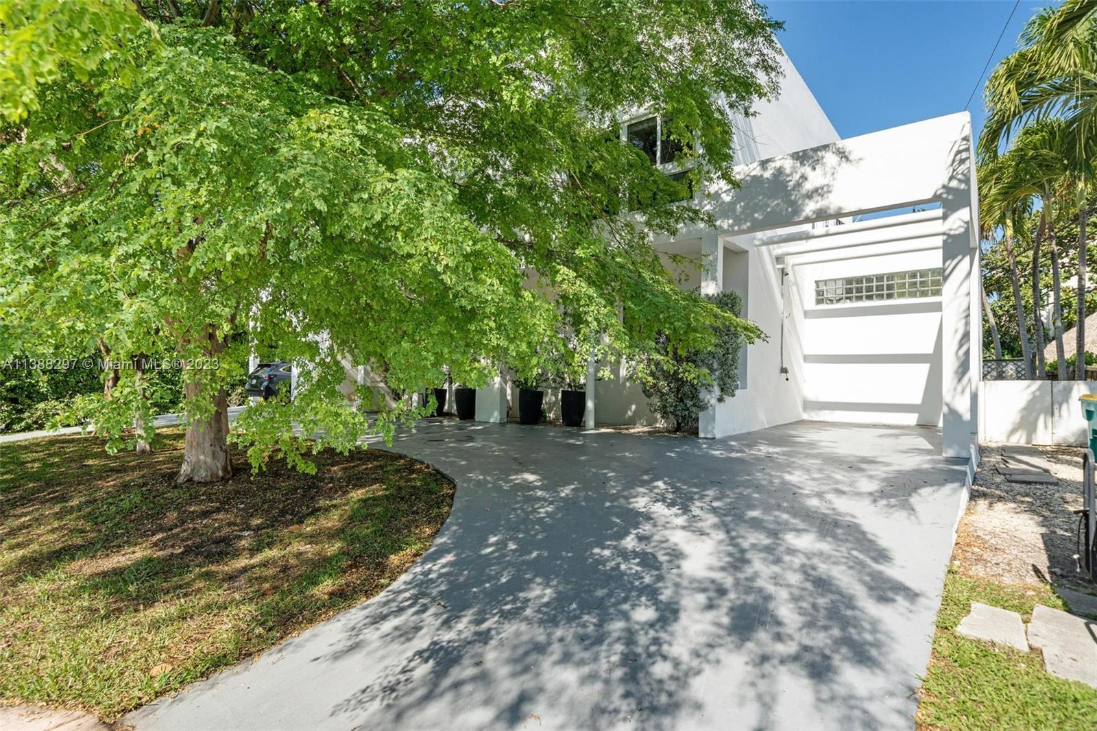 525 Ridgewood Rd