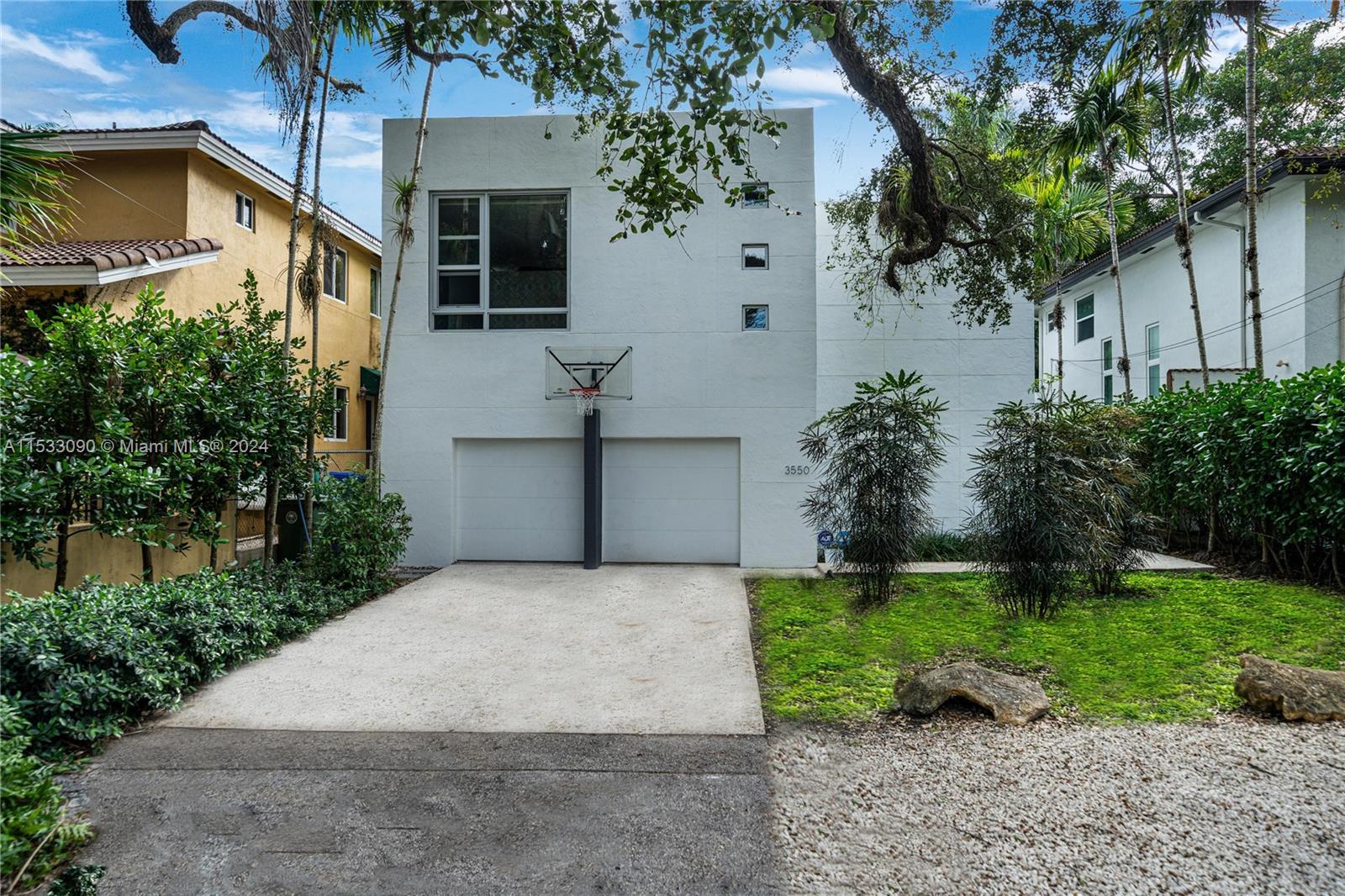 3550 Avocado Ave