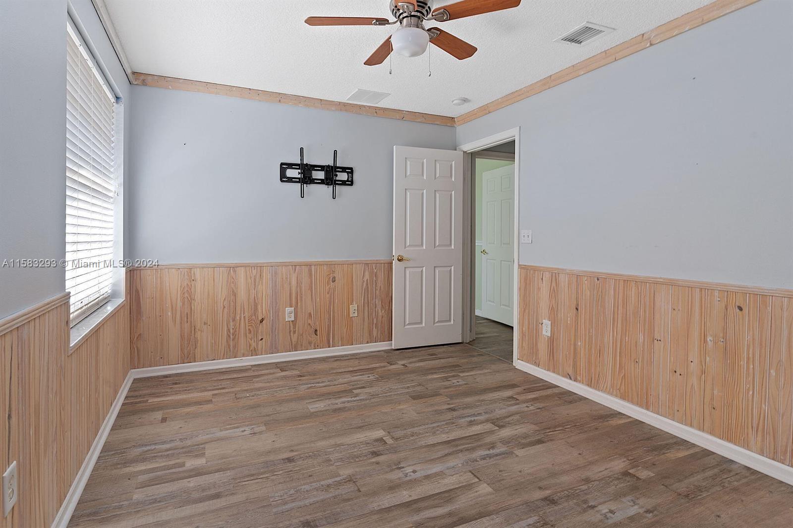 9869 Woodworth Ct