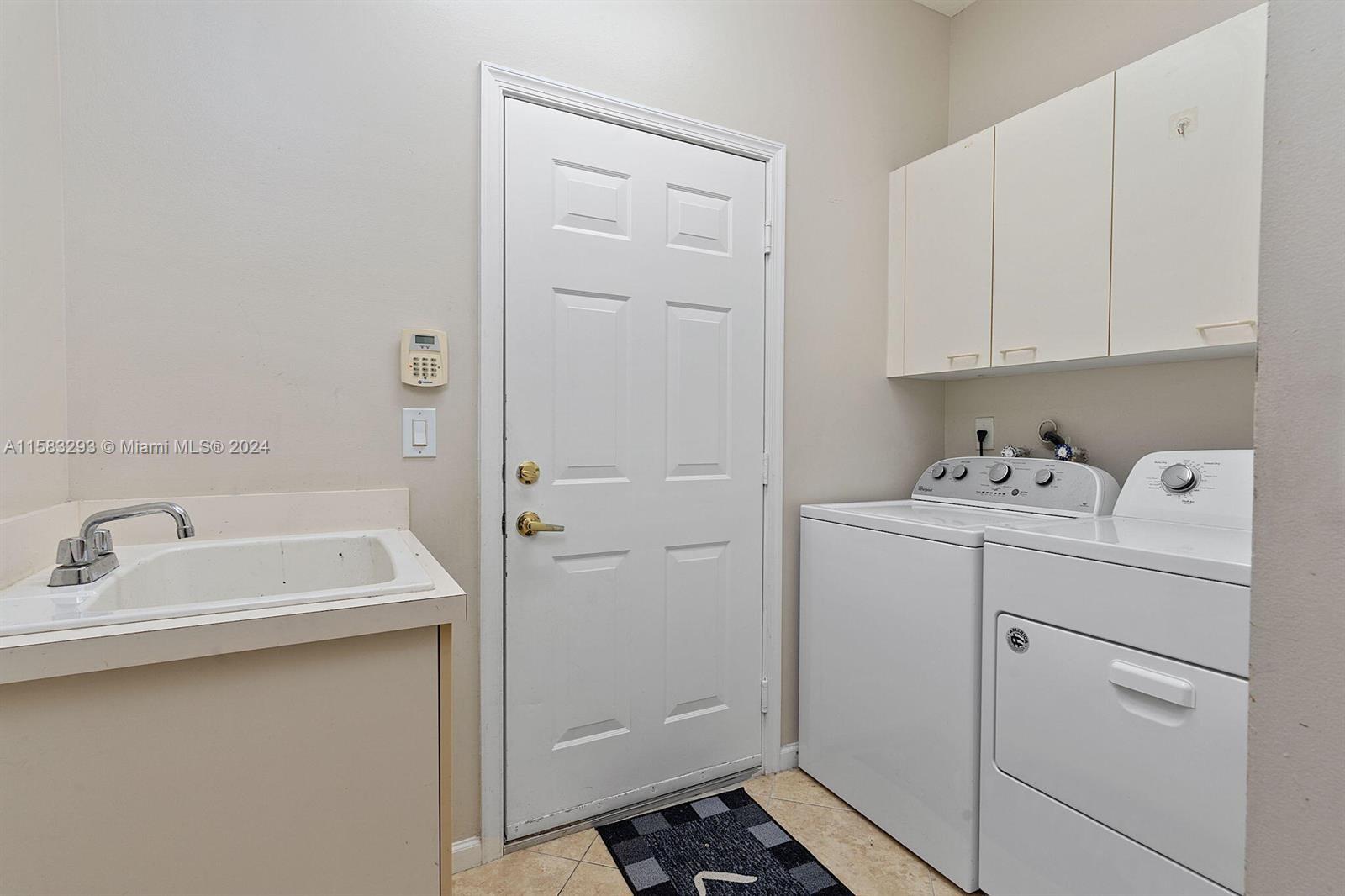 9869 Woodworth Ct