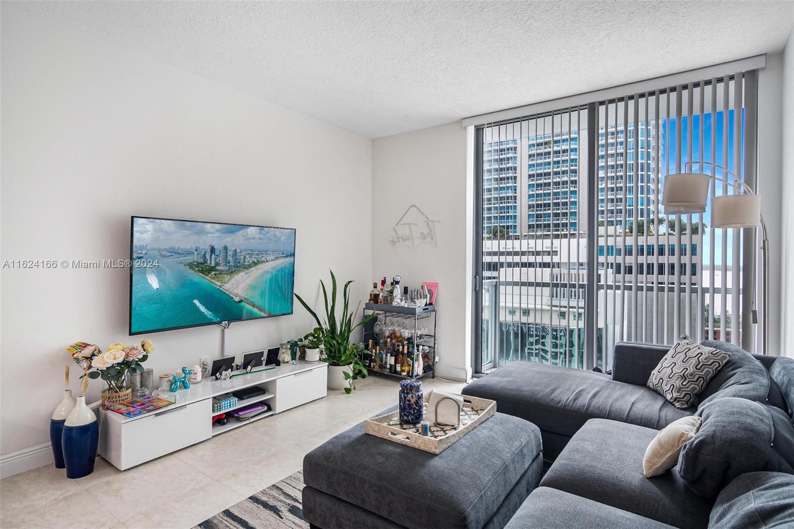 1060 Brickell Ave # 1607